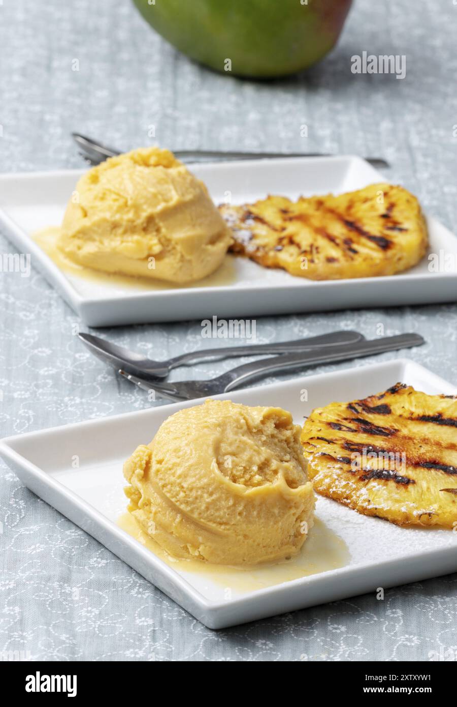 Mango-Eis mit Ananas Stockfoto