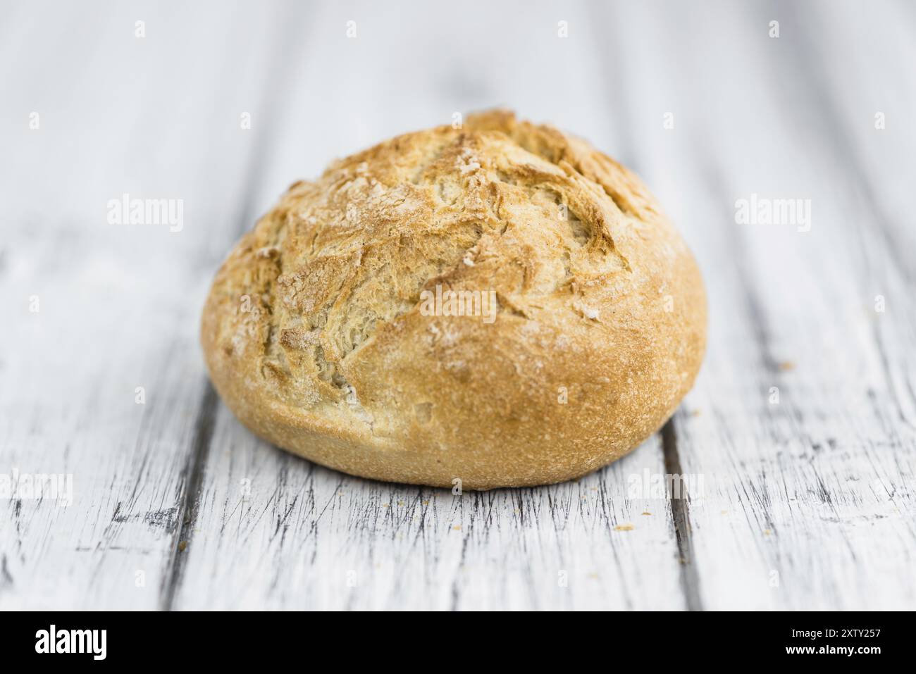 Frischen deutschen Brötchen auf einem vintage Hintergrund als detaillierte Nahaufnahme Stockfoto