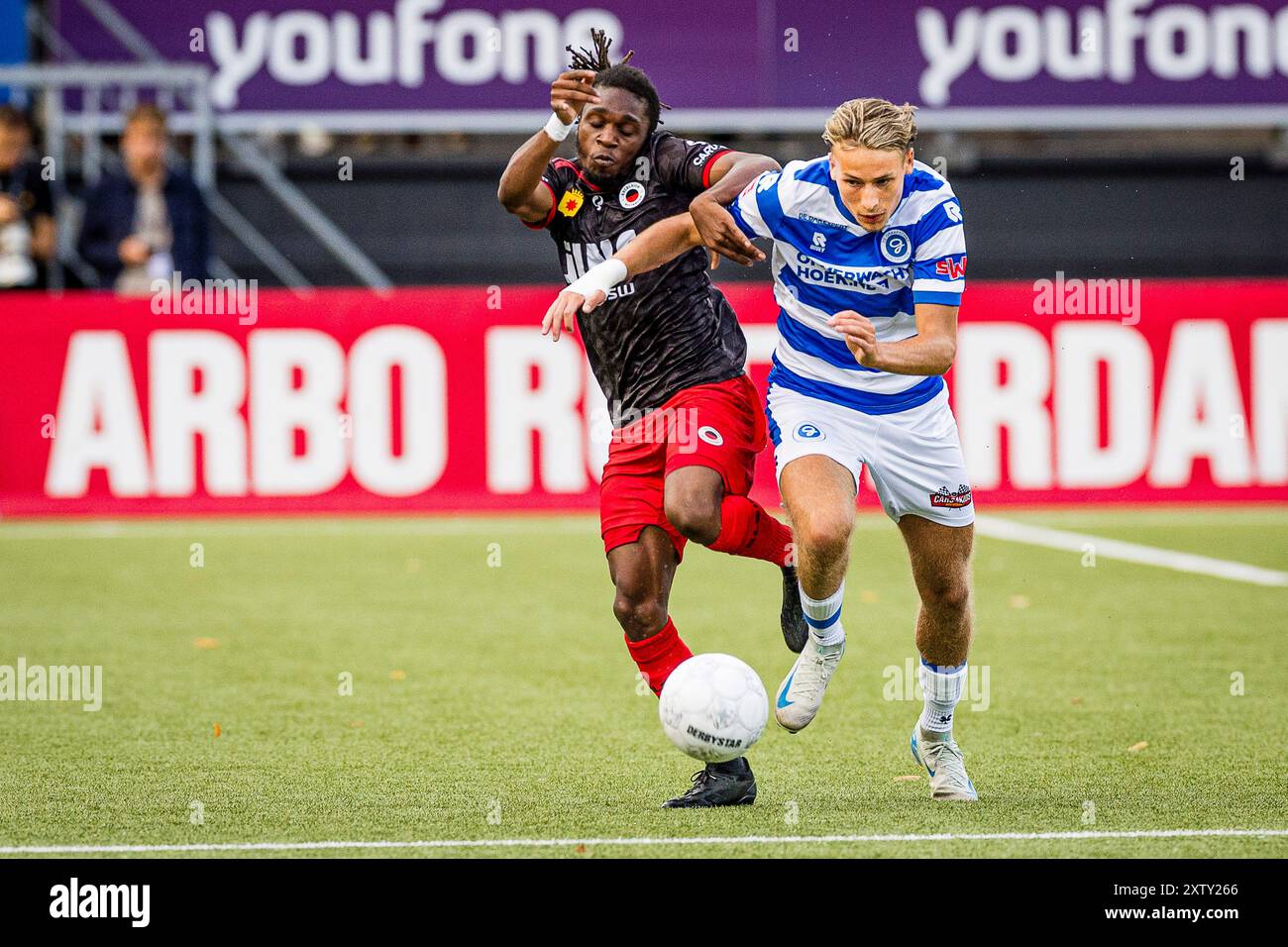 Rotterdam, Niederlande. August 2024. ROTTERDAM, 16-08-2024. Van Donge en de Roon Stadion. Keuken Kampioen Divisie, KKD. Saison 2024-2025. Excelsior - De Graafschap. Excelsior-Spieler Arthur Zagre, de Graafschap-Spieler Jesse van de Haar. Beschreibung: Pro Shots/Alamy Live News Stockfoto