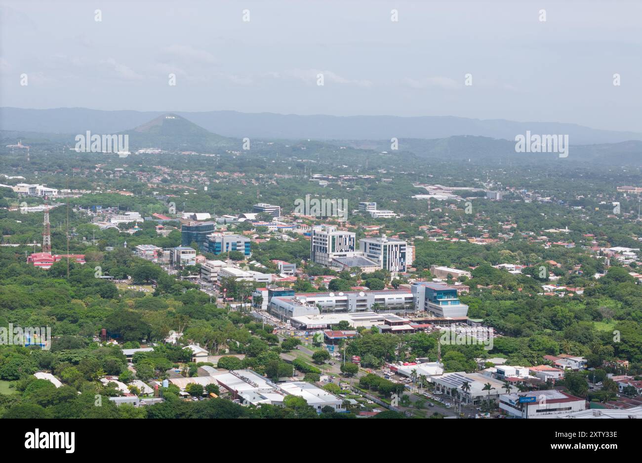 Managua, Nicaragua - 16. August 2024: Nicaragua Hauptstadt Managua Stadt aus der Luft mit Drohnen Stockfoto
