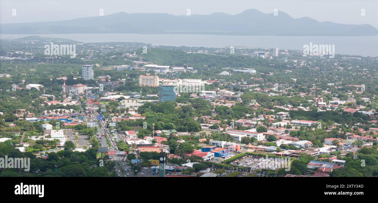 Managua, Nicaragua - 16. August 2024: Geschäftszentrum der Stadt Managua mit Drohnenblick Stockfoto