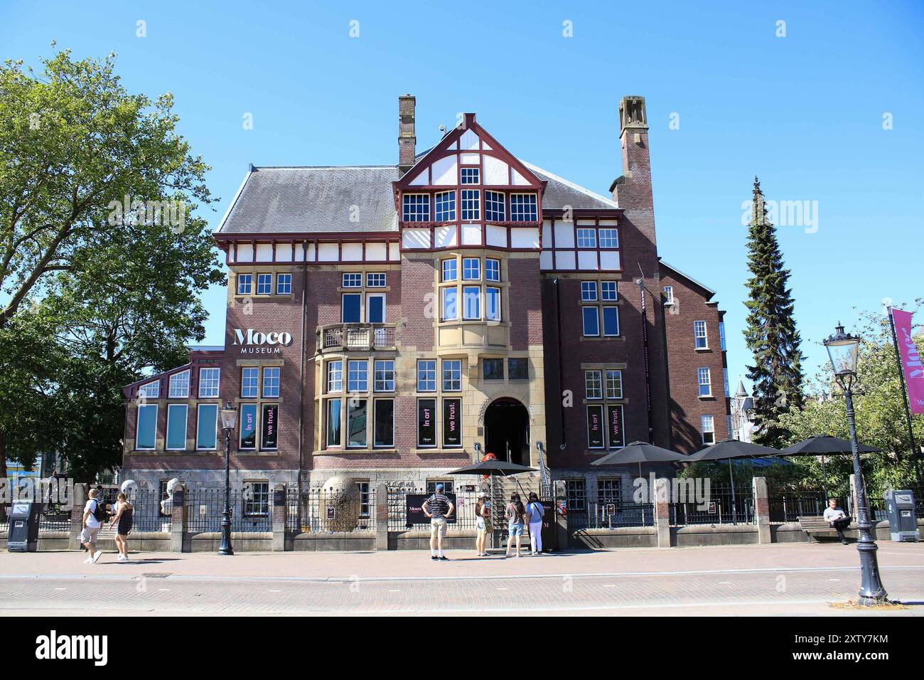16.08.2023, Amsterdam, NED, unterwegs in Holland, Fototermin, Verschiedene Themenbilder, Themenbild, Symbolbild, im Bild Mocomuseum, Moco Museum, Amsterdam, Holland, Niederlande, *** 16 08 2023, Amsterdam, NED, unterwegs in Holland, Fotoshooting, verschiedene Themenbilder, Themenbild, Symbolbild, im Bild Mocomuseum, Moco Museum, Amsterdam, Holland, Niederlande, Niederlande, Stockfoto