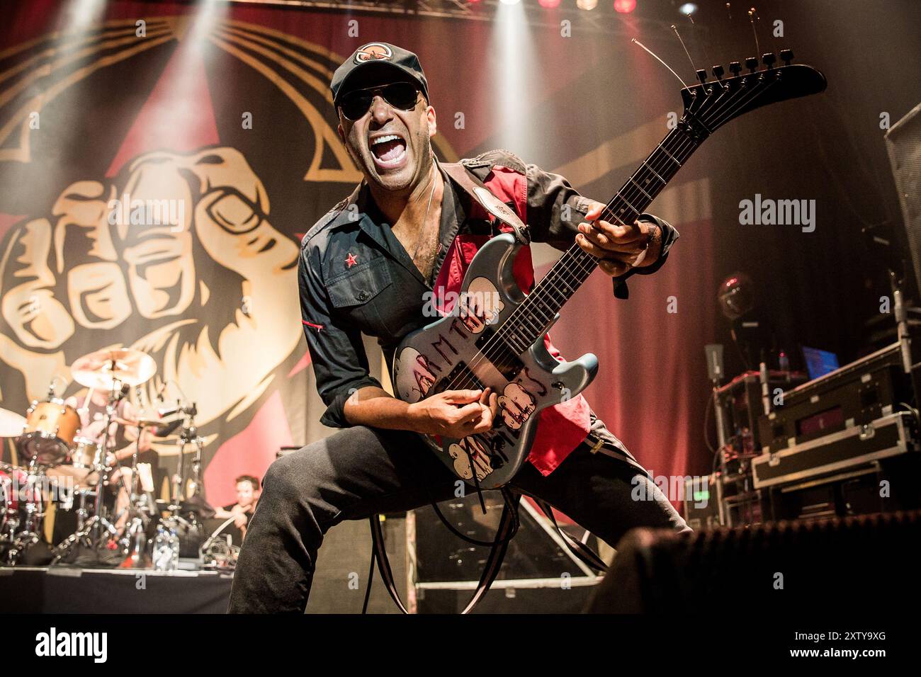 Tom Morello tritt live auf der Bühne auf Stockfoto