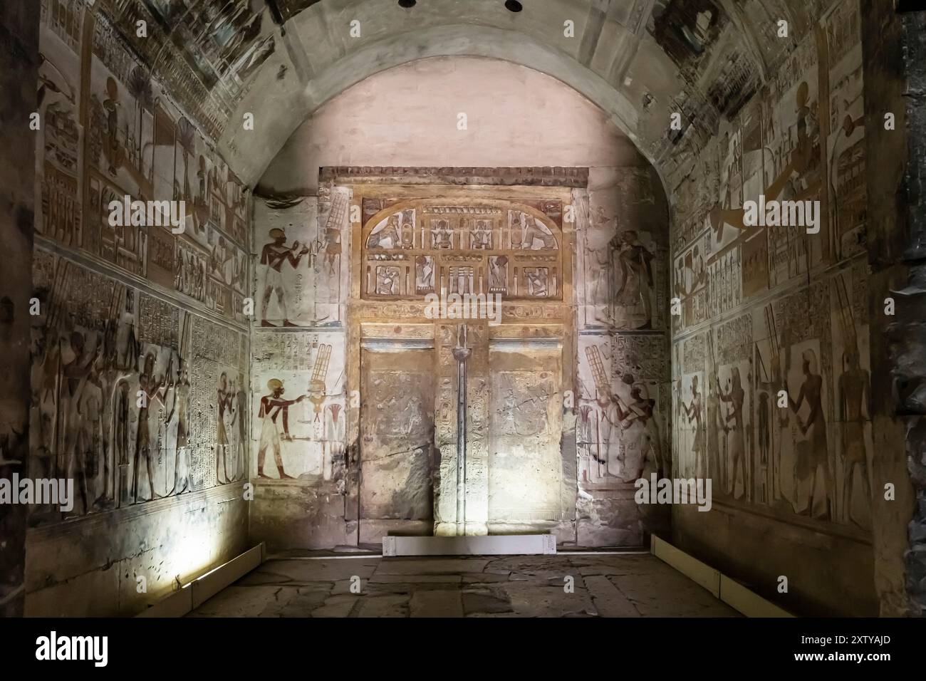 Tempel des Abydos, Tempel von Seti I., inneres Heiligtum mit Relief und Gemälden, Westufer des Nils, Sohag (Suhag, Suhaj), Ägypten, Nordafrika, Afrika Stockfoto