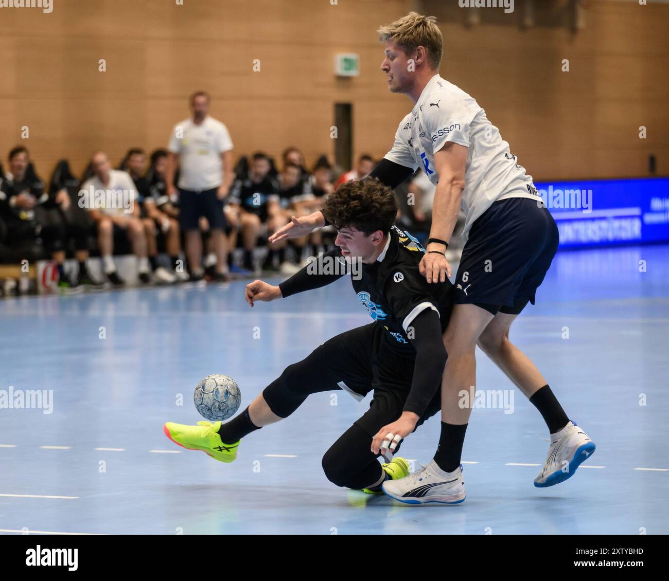 Marko Grgic (ThSV Eisenach, #17), Kristian, Bonefeld (sah-Skanderborg AGF, #6) GER, ThSV Eisenach gegen sah-Skanderbork AGF, Handball, Diakin 1. Handballbundesliga Maenner, 2.Wartburg Cup, Spielzeit 2024/2025, Freitag, 16.08.2024, 20.30Uhr Foto: Eibner-Pressefoto/Martin Herbst Stockfoto