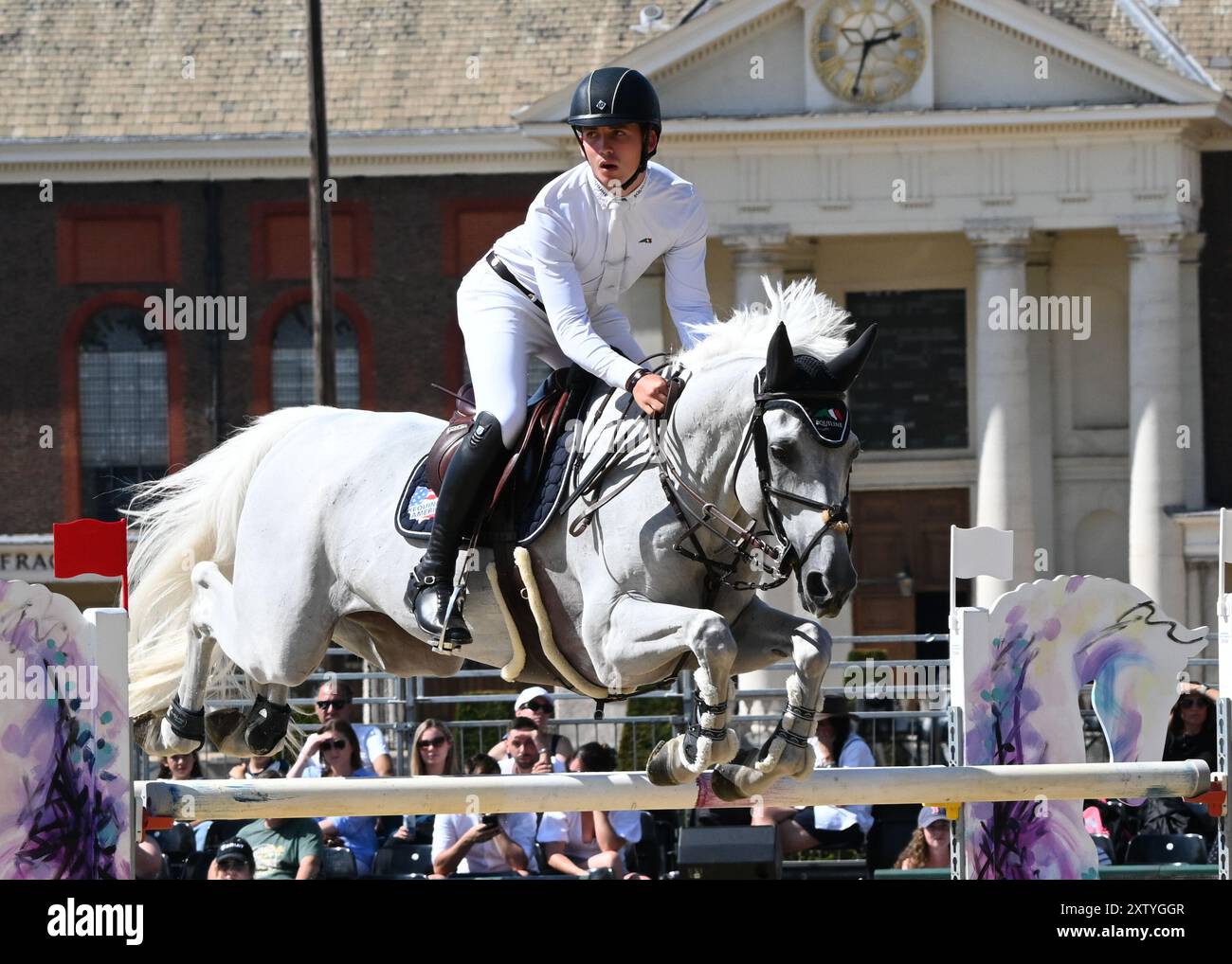 LONDON, GROSSBRITANNIEN. August 2024. Jack Whitaker nahm an zwei Phasen des Springens im Royal Hospital Chelsea in London während der Longines Global Champions Tour Teil. Quelle: Siehe Li/Picture Capital/Alamy Live News Stockfoto