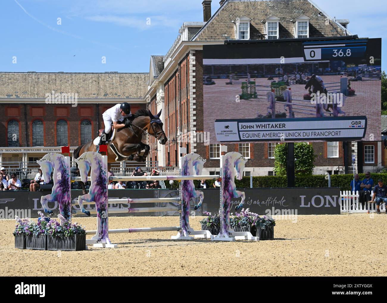 LONDON, GROSSBRITANNIEN. August 2024. John Whitaker nahm an zwei Phasen des Springens im Royal Hospital Chelsea in London während der Longines Global Champions Tour Teil. Quelle: Siehe Li/Picture Capital/Alamy Live News Stockfoto