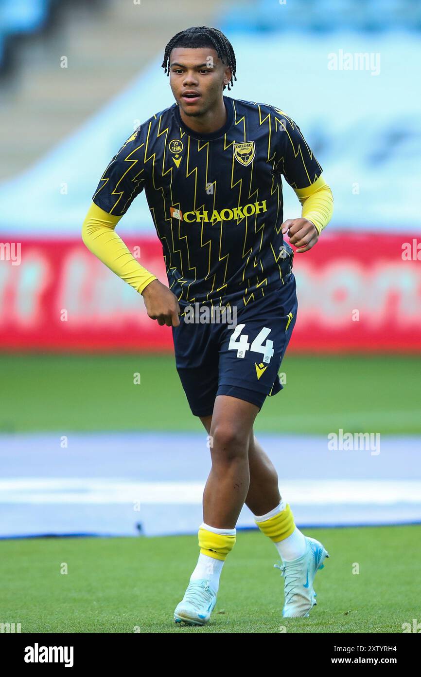 Dane Scarlett von Oxford United während des Vorspiels vor dem Sky Bet Championship Match Coventry City gegen Oxford United in der Coventry Building Society Arena, Coventry, Großbritannien, 16. August 2024 (Foto: Gareth Evans/News Images) Stockfoto