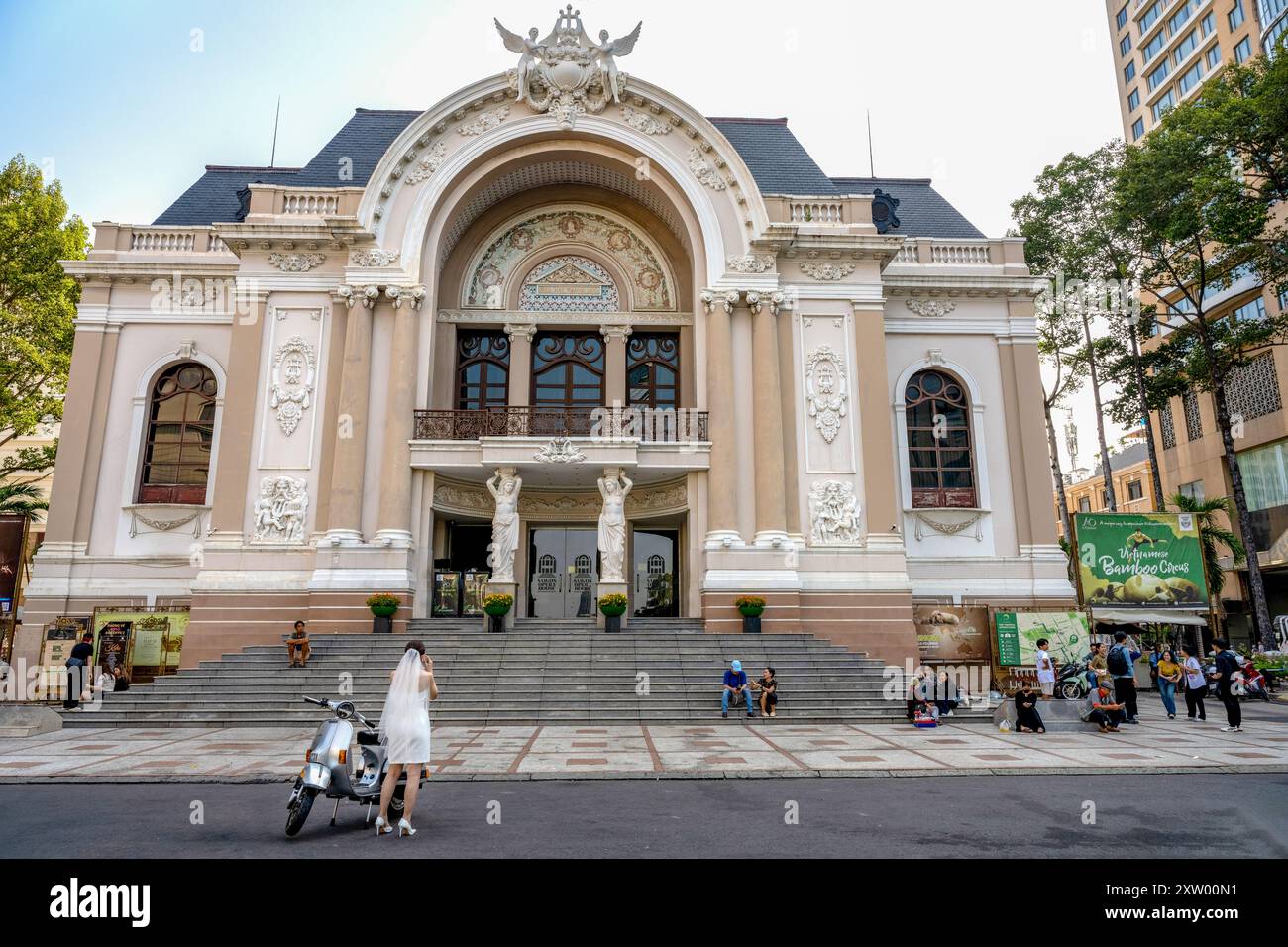 Das wunderschöne französisch inspirierte Hoi Chi Min Opera House, Vietnam. Stockfoto