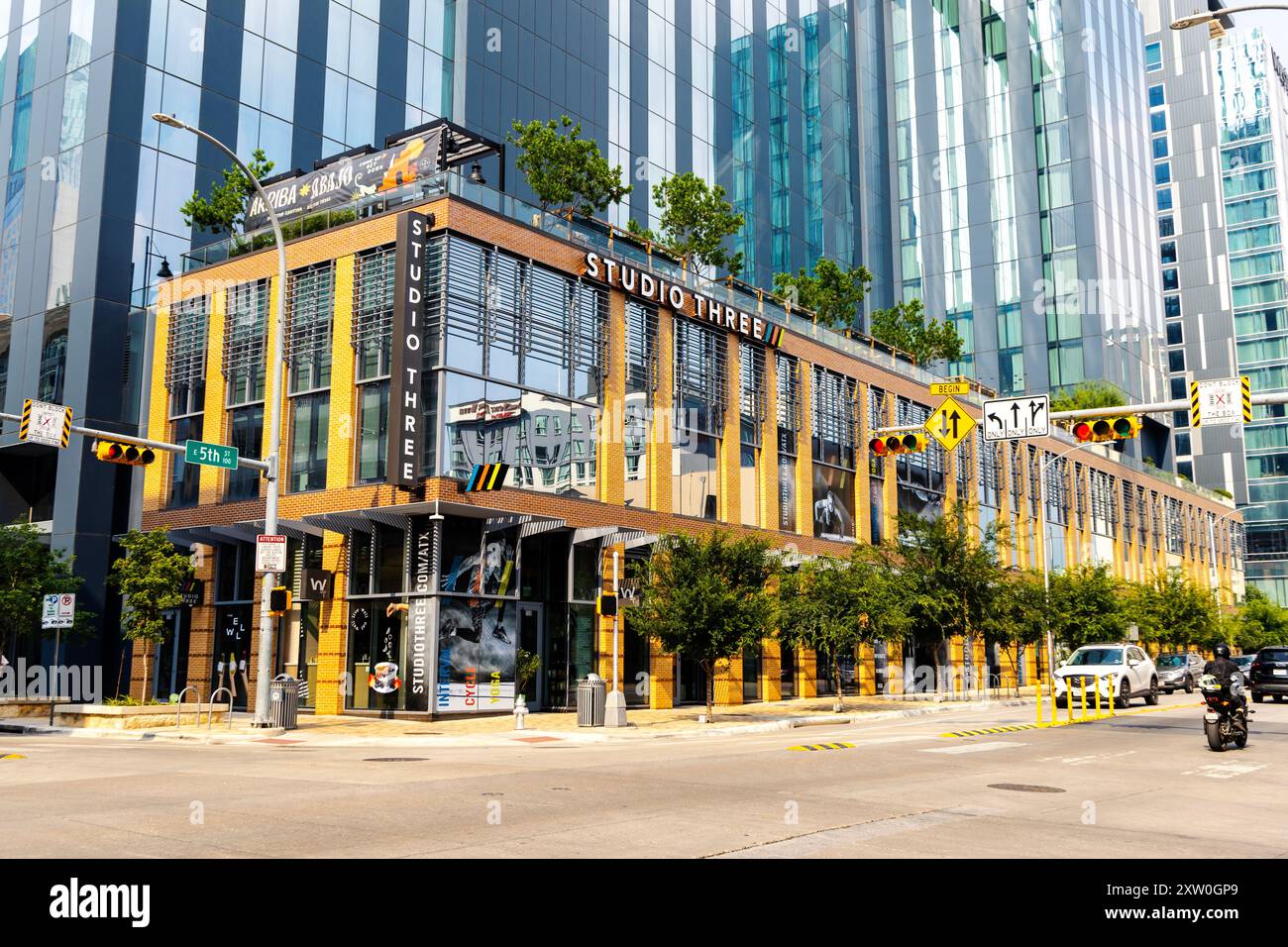 Außenansicht des Thompson Austin Hotels, Luxusapartments, Fitnessstudio und Dachgarten, Downtown Austin, Texas, USA Stockfoto