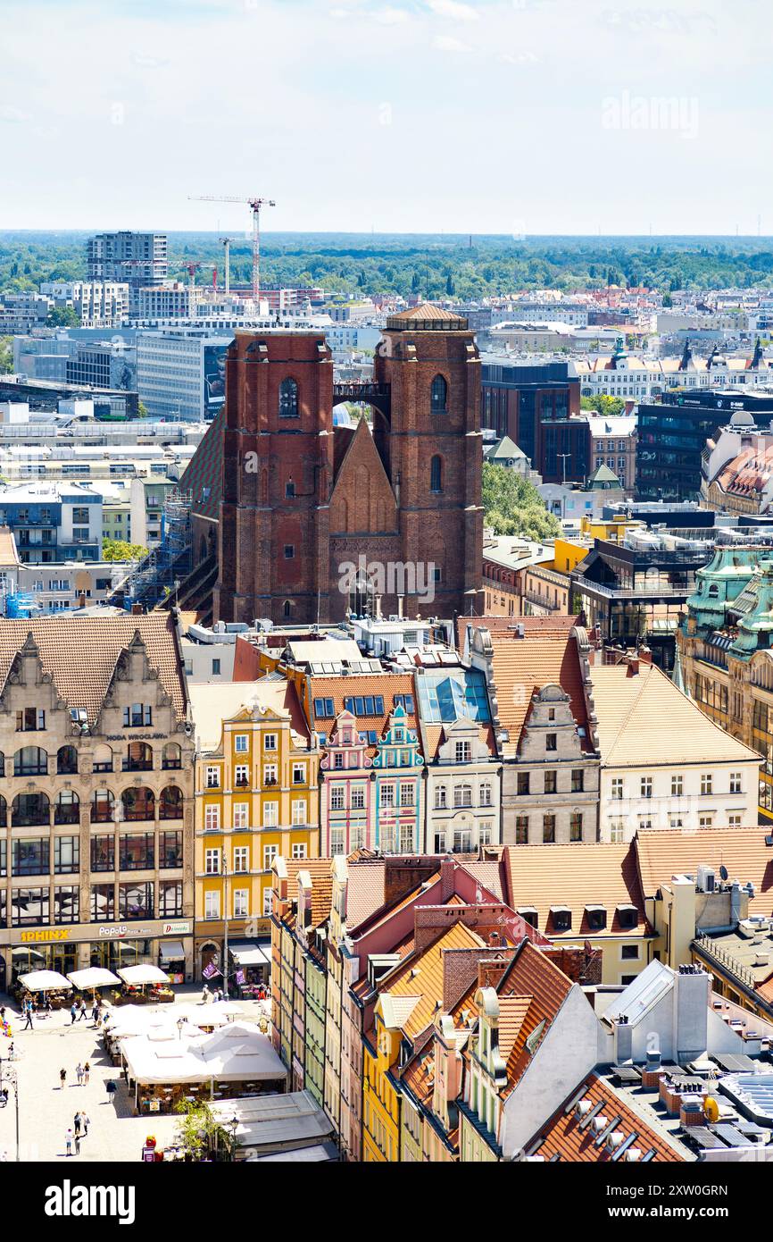 Blick auf die Kathedrale der Heiligen Maria Magdalena vom Turm der Kirche St. Elisabeths, Breslau, Polen Stockfoto