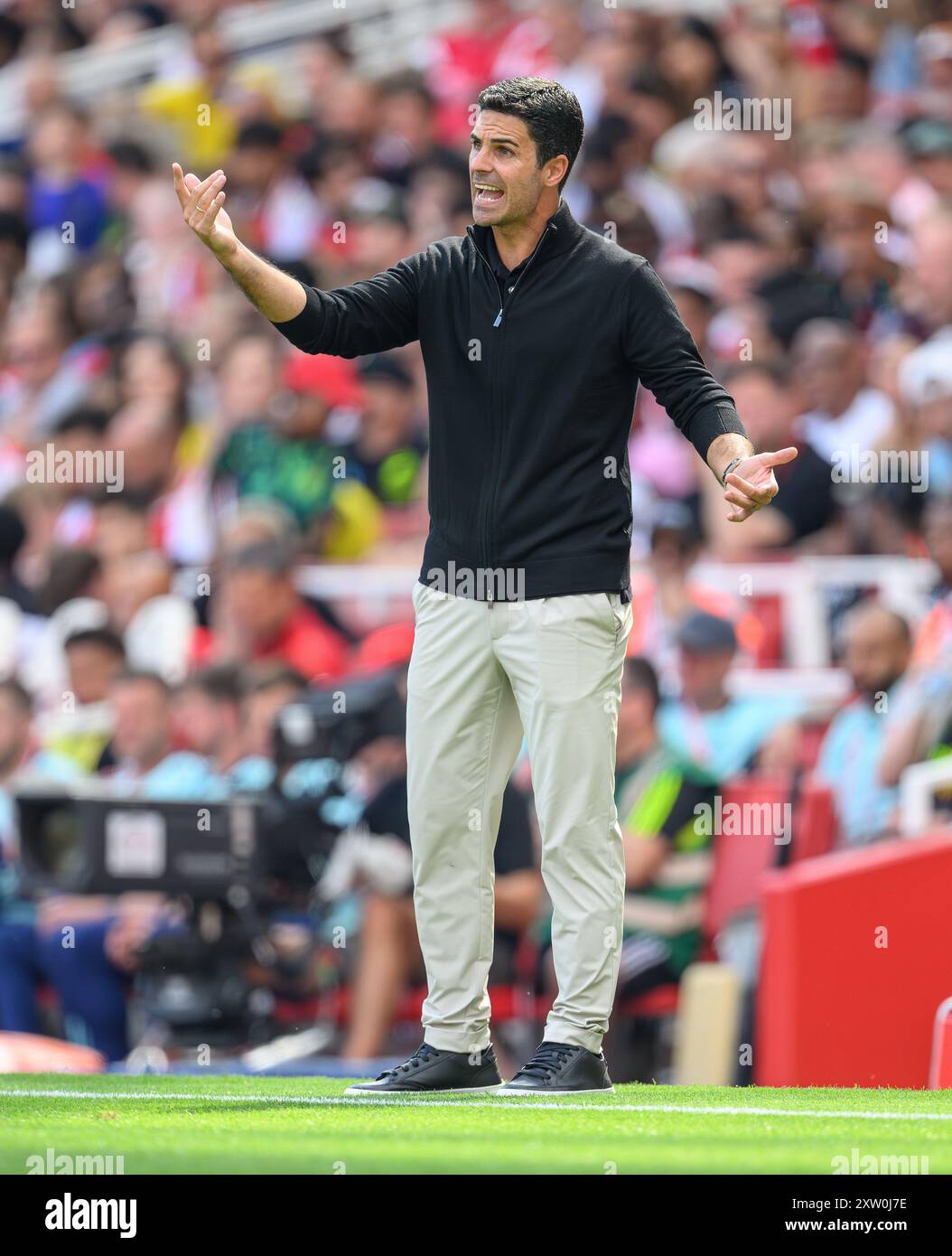London, Großbritannien. August 2024. August 2024 - Arsenal gegen Olympique Lyonnais - Emirates Cup - Emirates Stadium. Arsenal Manager Mikel Arteta. Bildnachweis: Mark Pain/Alamy Live News Stockfoto