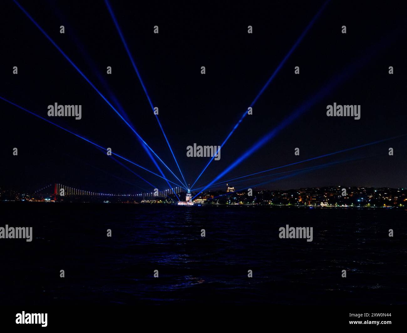 istanbul Maiden's Turm Abend Laser Licht eine wundervolle Landschaft Postkartenartig Stockfoto