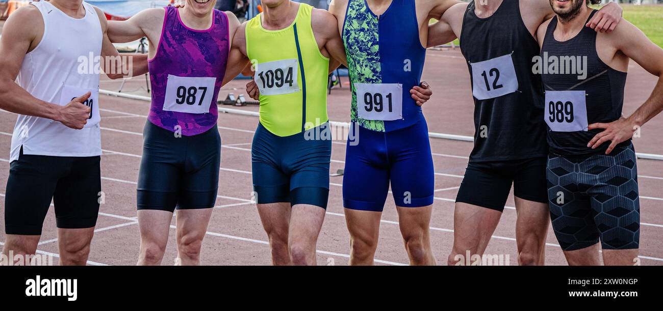 Gruppenfoto männlicher Athleten nach dem Ende des Sprintrennens Stockfoto