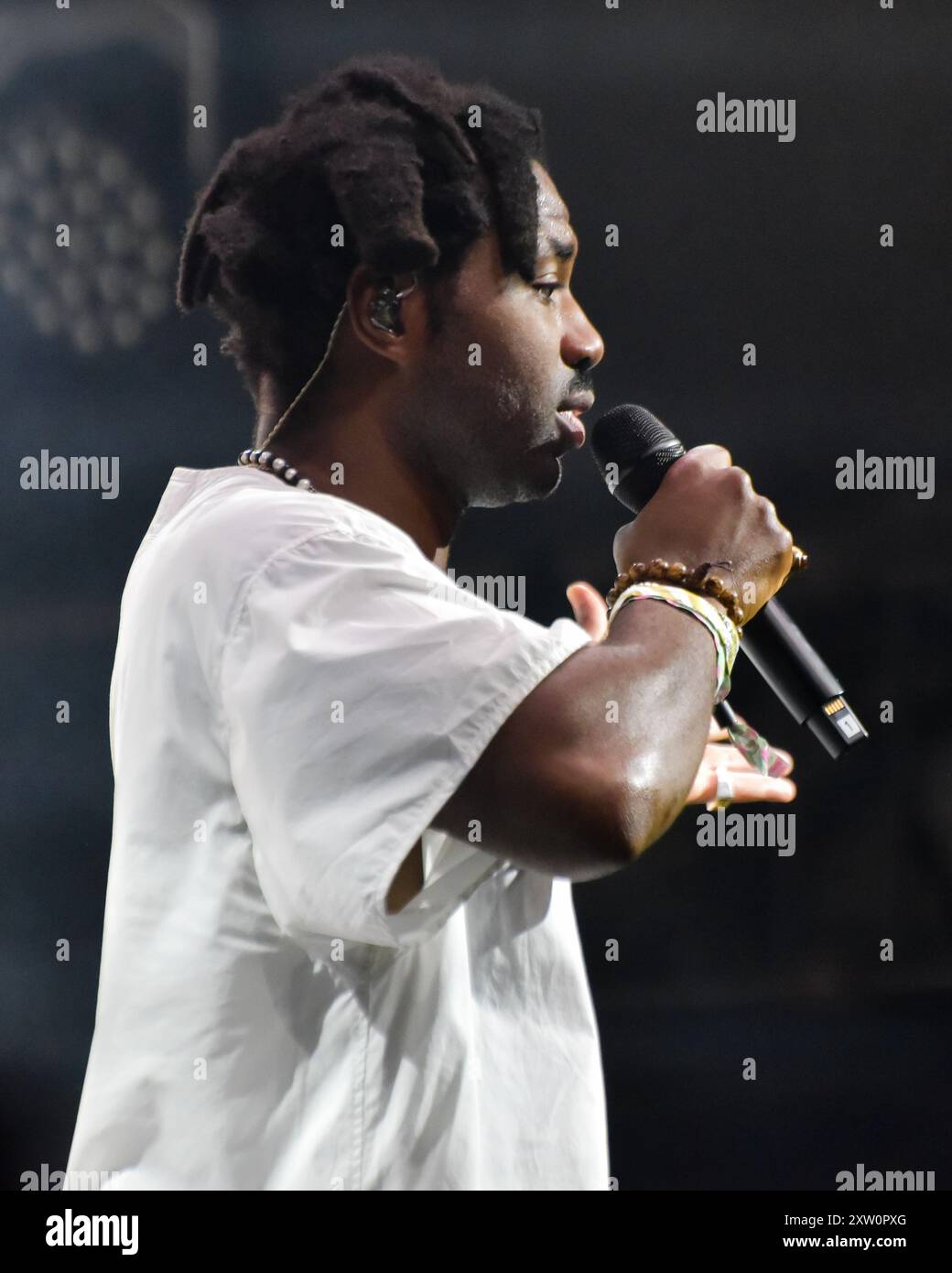 Dorset, Großbritannien. August 2024. Britische Breakout-Ikone Sampha beim Festival „We Out Here“ in Dorset - Freitag, 16. August Credit: Graham Tarrant/Alamy Live News Stockfoto