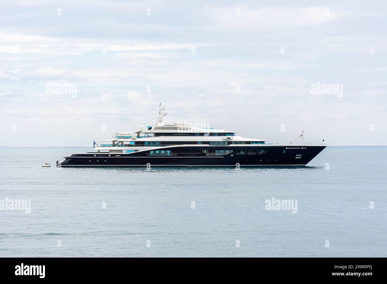 Kärnten VII. Luxus-Motoryacht vor der Küste von Antibes, Provence-Alpes-Côte d'Azur, Frankreich Stockfoto