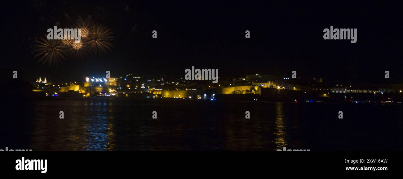 Feuerwerk im Hafen von malta am 30. April 2014 aus Kalkara, Malta Stockfoto