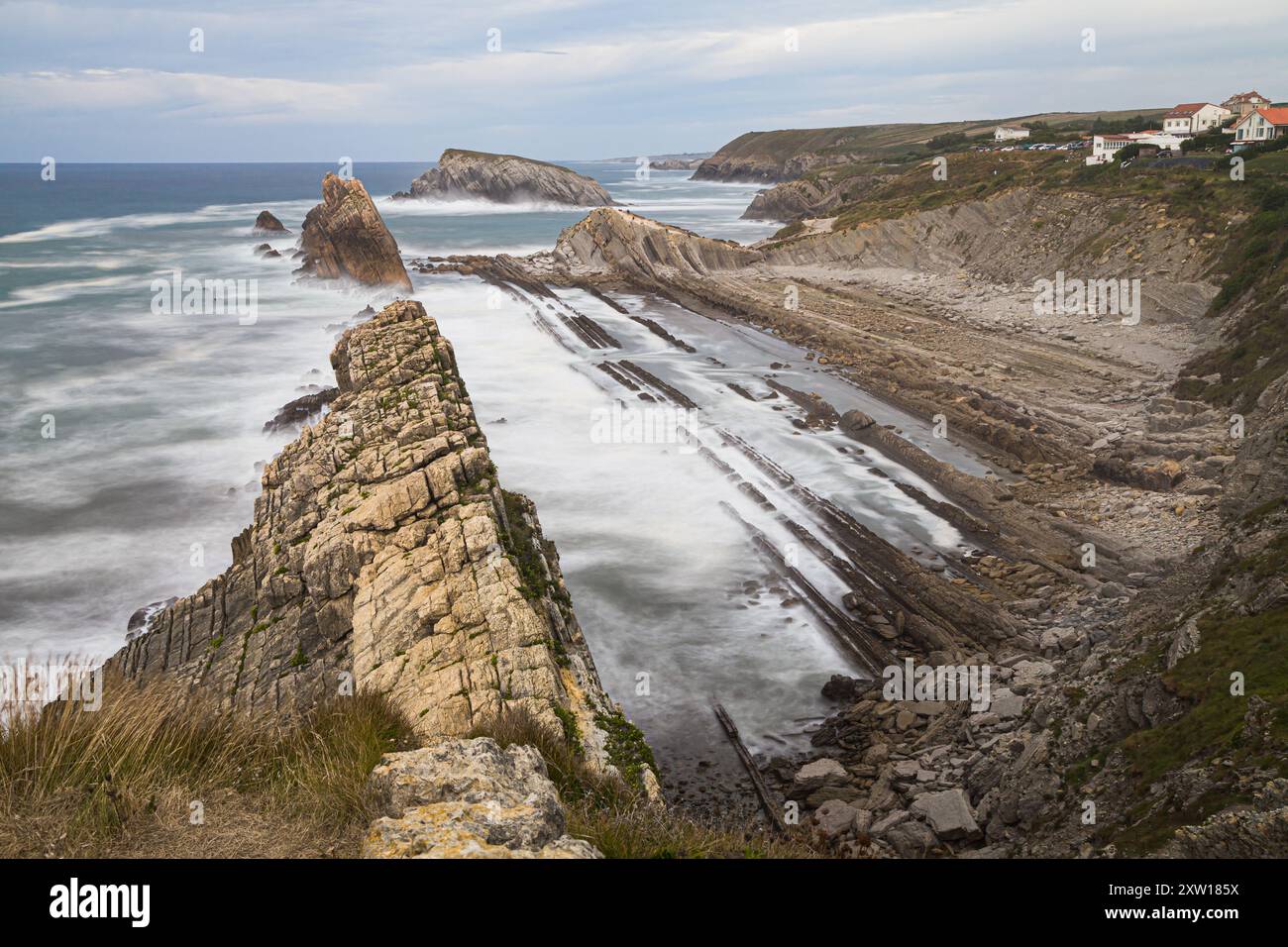 Arnia Flysch an der Costa Quebrada, Kantabrien, Spanien. Stockfoto