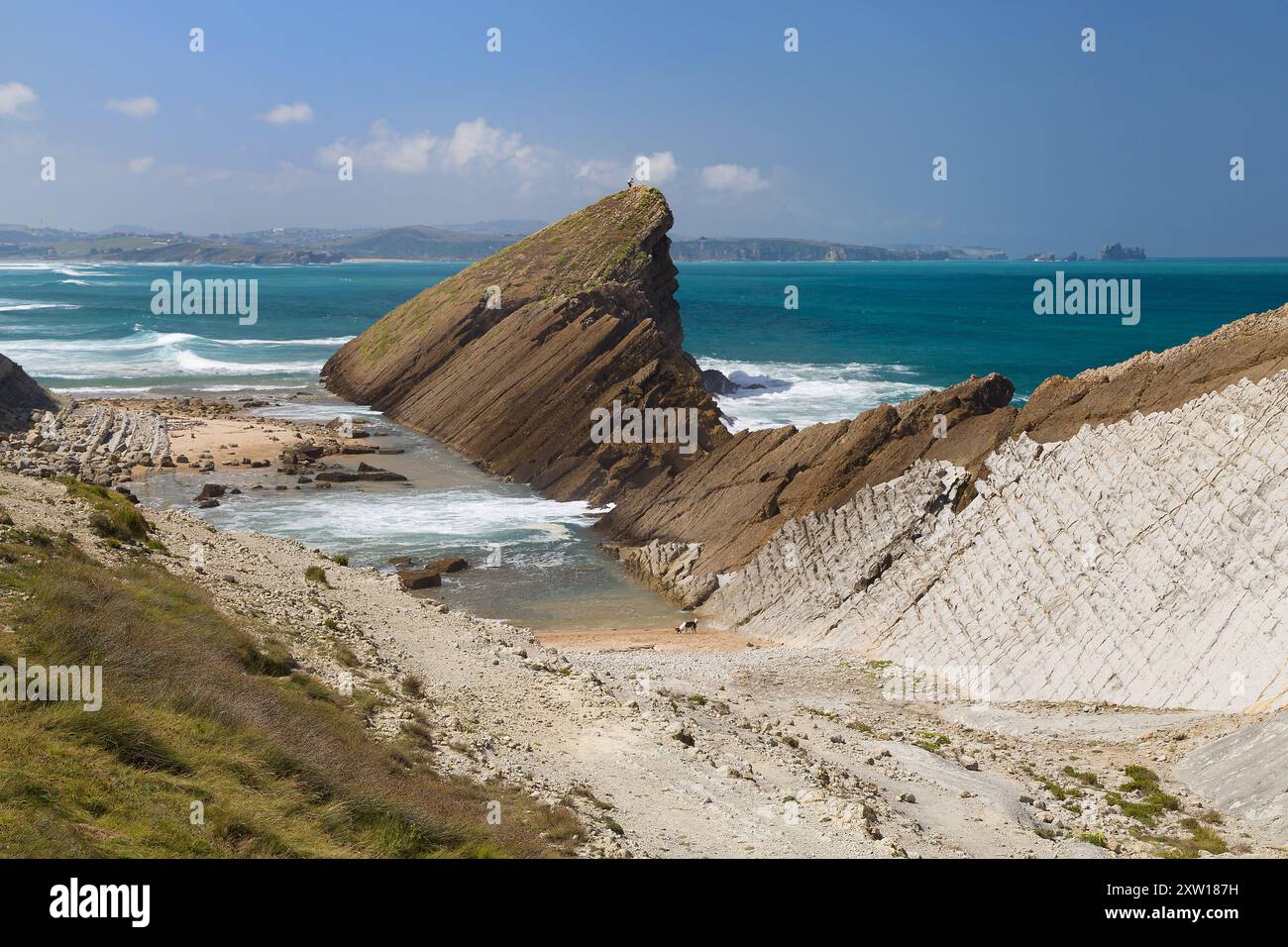 Pedruquios Beach an der Costa Quebrada, Kantabrien, Spanien. Stockfoto