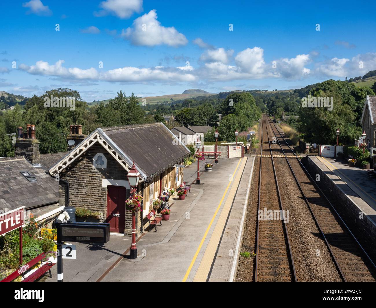 Siedler Station und Pen-y-Gent in der Ferne Stockfoto