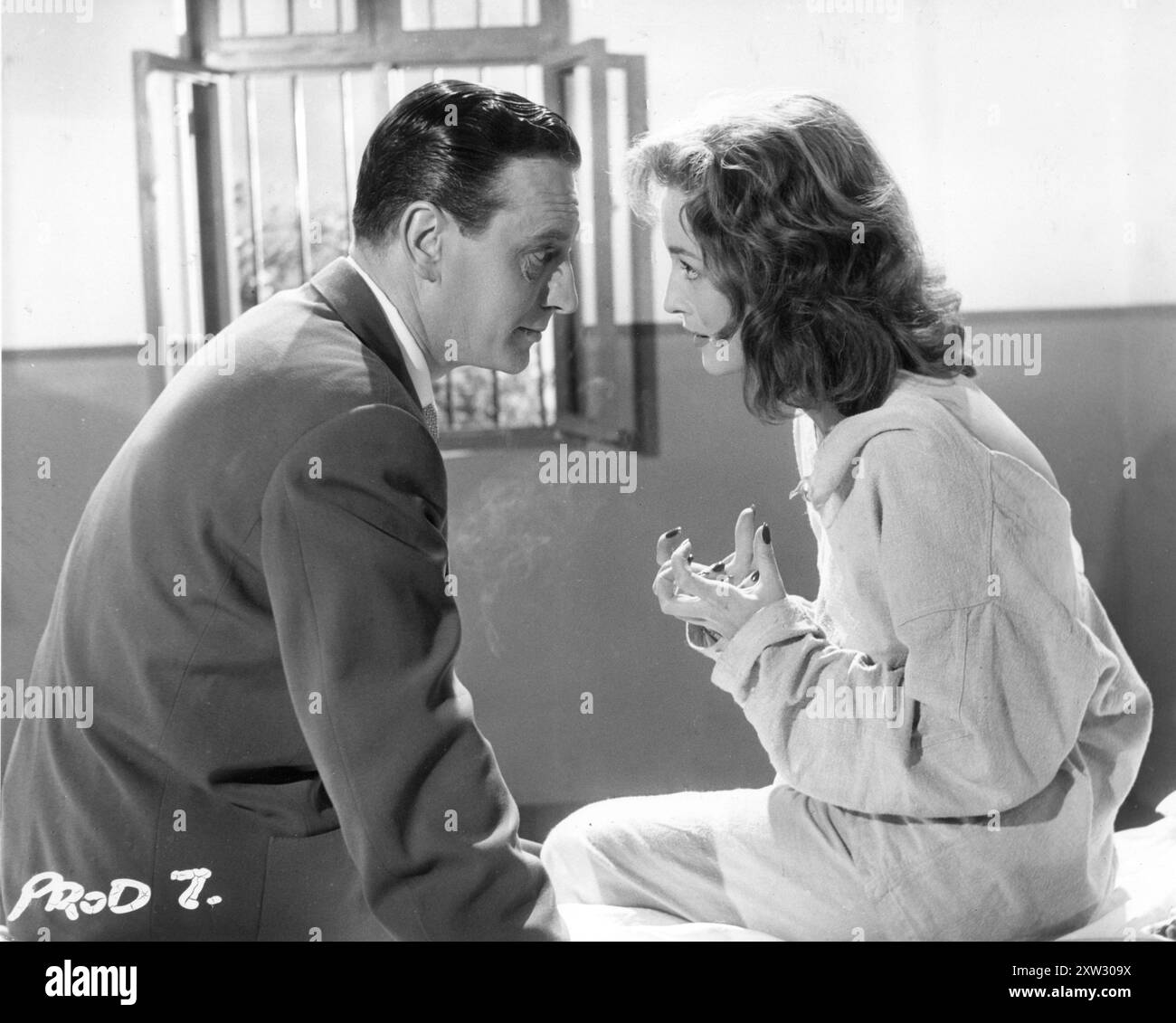 BARBARA SHELLEY und ROBERT AYRES in einer Szene aus CAT GIRL 1957 Regisseur ALFRED SHAUGHNESSEY Drehbuch LOU RUSOFF Insignia Films / Anglo-Amalgamated Film Distributors Stockfoto