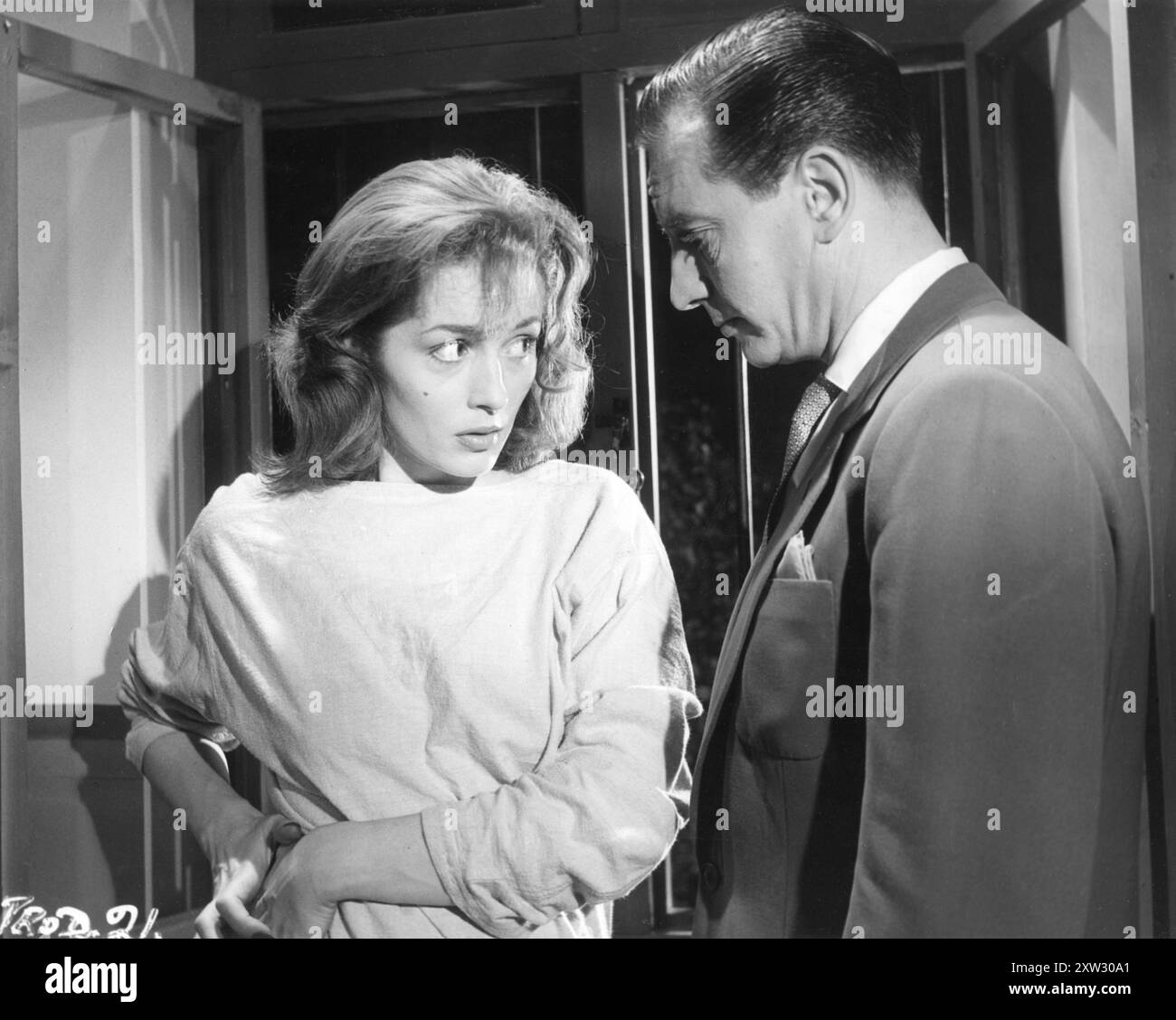 BARBARA SHELLEY und ROBERT AYRES in einer Szene aus CAT GIRL 1957 Regisseur ALFRED SHAUGHNESSEY Drehbuch LOU RUSOFF Insignia Films / Anglo-Amalgamated Film Distributors Stockfoto