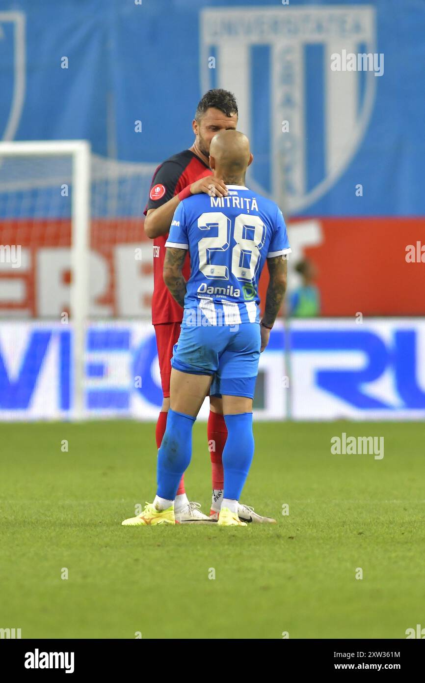 ALEX MITRITA SI CONSTANTIN BUDESCU IM FUSSBALLSPIEL UNIVERSITATEA CRAIOVA VS FC BUZAU , SUPERLIGA RUMÄNIEN , 16.08.2024 Stockfoto