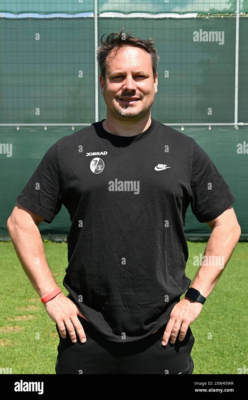 Freiburg, Deutschland - 08. August 2024: Mediaday/Fotosession mit 1. Bundesliga SC Freiburg Profis, Rehatrainer Matthias Rosa, Credit:mediensegel/Alamy Live News Stockfoto