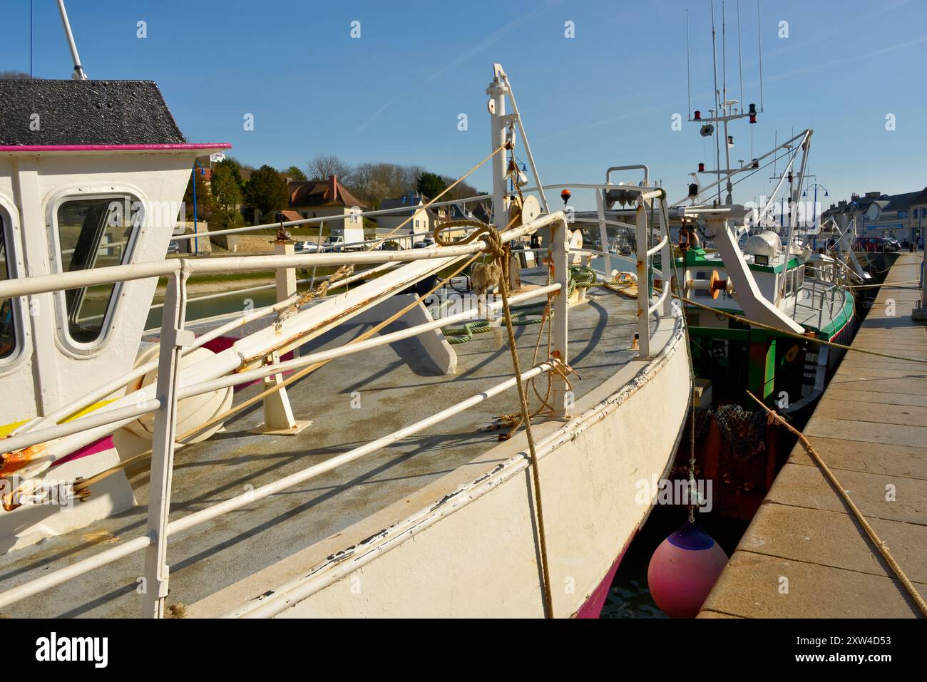 Fischerboot in Port-en-Bessin, eine Gemeinde im Departement Calvados in der Region Basse-Normandie im Nordwesten Frankreichs. Stockfoto