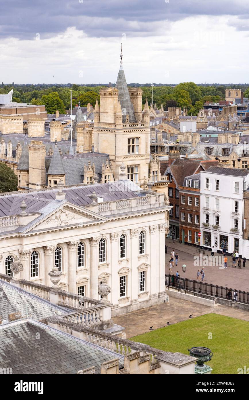 Blick auf die Universität Cambridge; Blick vom Dach der Kings Chapel auf das Senate House und Gonville and Caius College, Cambridge UK Stockfoto