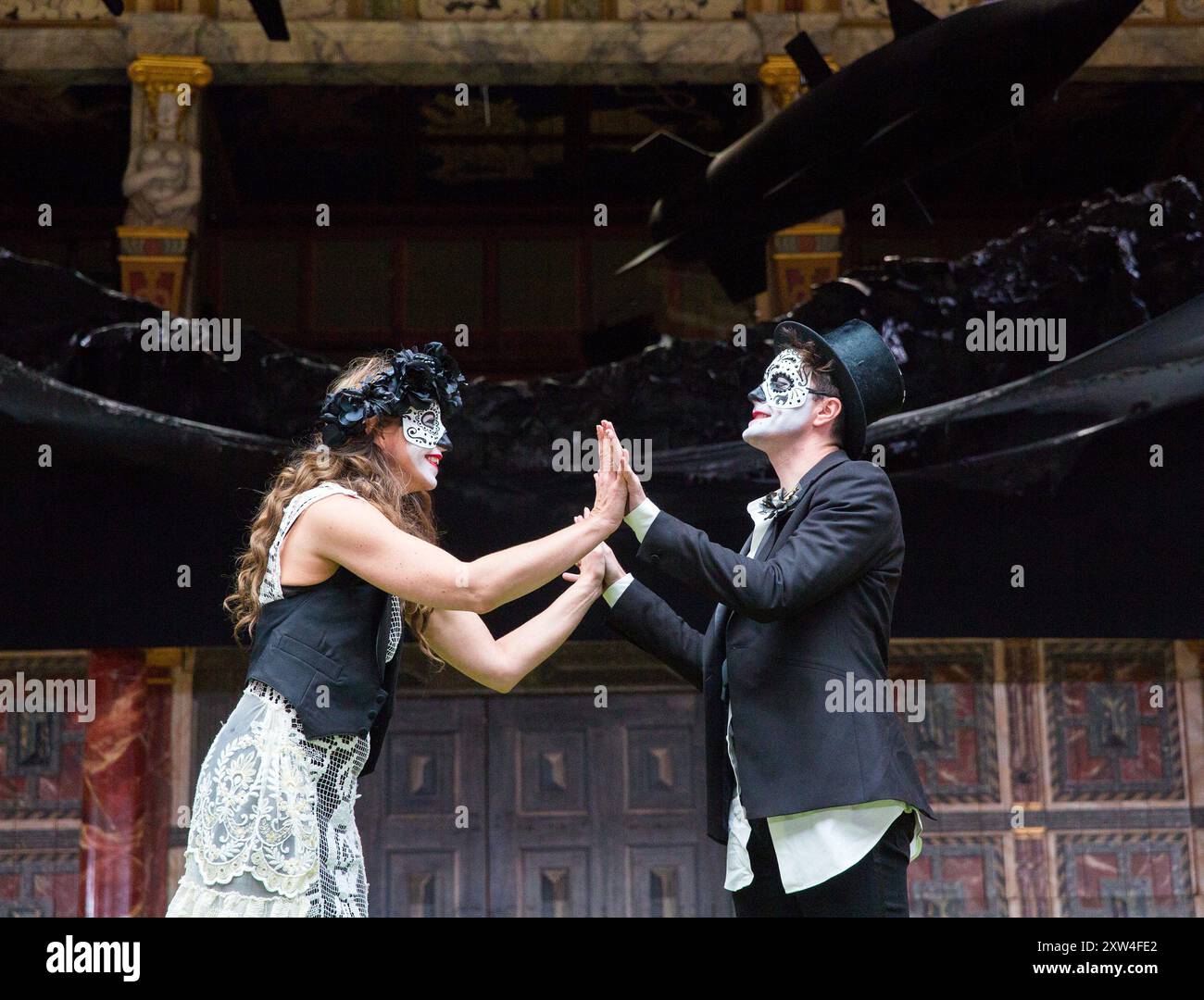 Kirsty Bushell (Juliet), Edward Hogg (Romeo) in ROMEO UND JULIA von ...