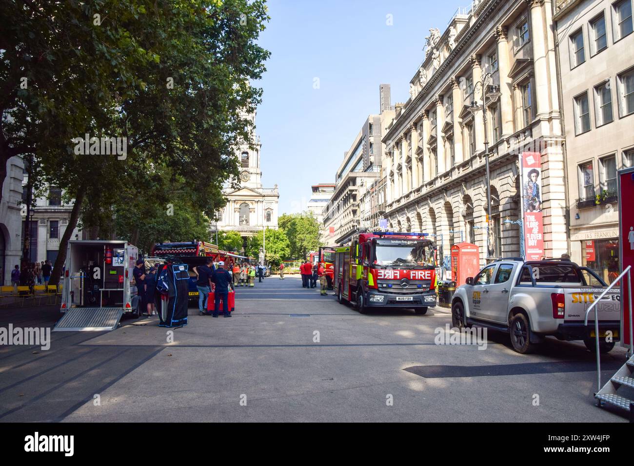 London, England, Großbritannien. August 2024. Feuerwehrleute am Tatort des Somerset House, als ein Feuer im historischen Gebäude ausbricht. (Kreditbild: © Vuk Valcic/ZUMA Press Wire) NUR REDAKTIONELLE VERWENDUNG! Nicht für kommerzielle ZWECKE! Stockfoto