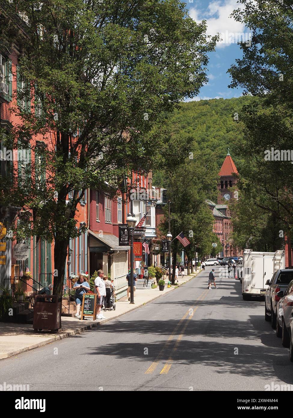 Straßenszenen von Jim Thorpe, Pennsylvania im Spätsommer. Restaurierte wunderschöne Architektur. Stockfoto