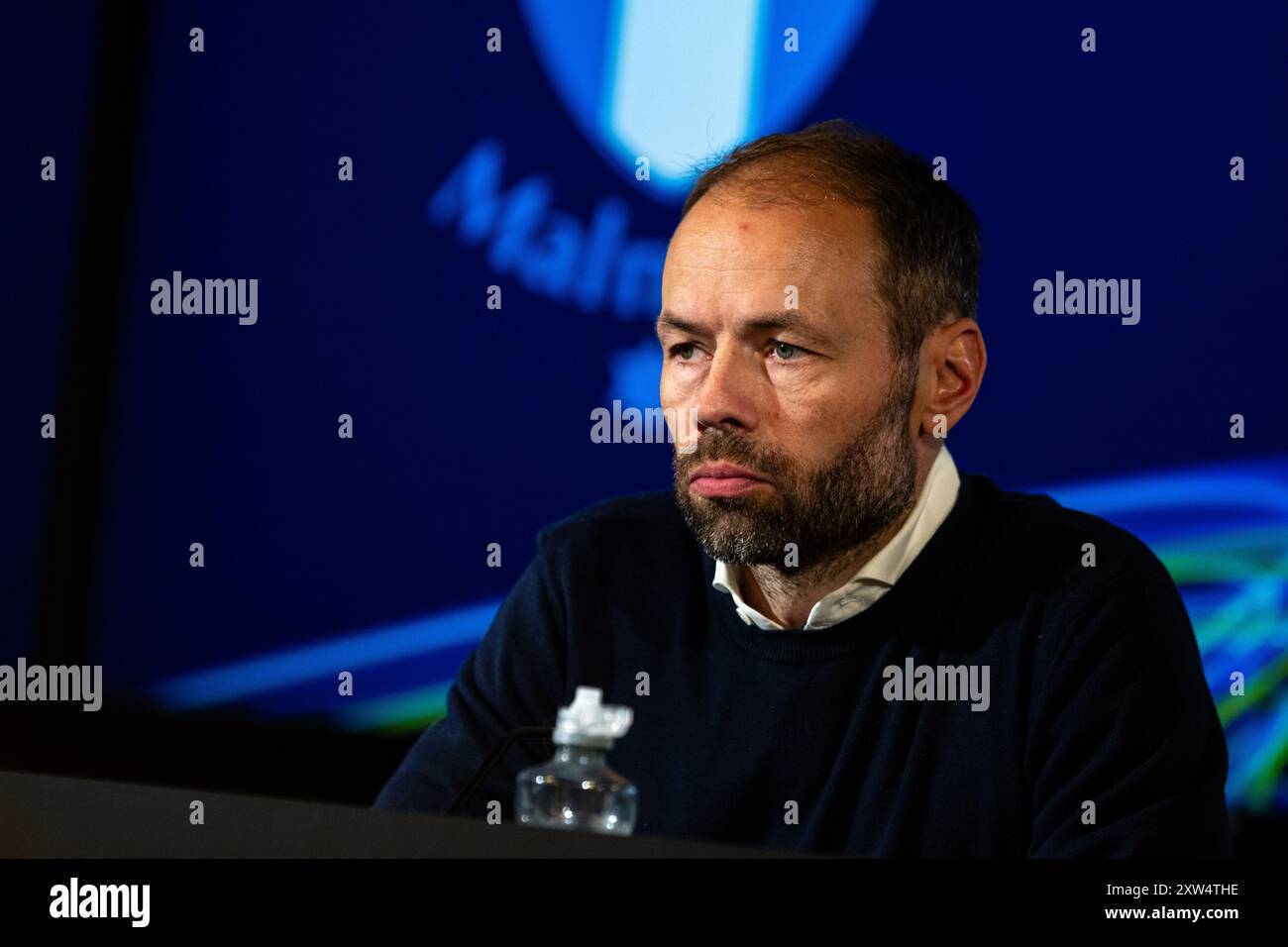 Malmoe, Schweden. August 2024. Cheftrainer Andreas Alm vom IFK Norrkoping auf der Pressekonferenz nach dem Allsvenskan-Spiel zwischen Malmoe FF und IFK Norrkoping im Eleda Stadion in Malmoe zu sehen. Quelle: Gonzales Photo/Alamy Live News Stockfoto