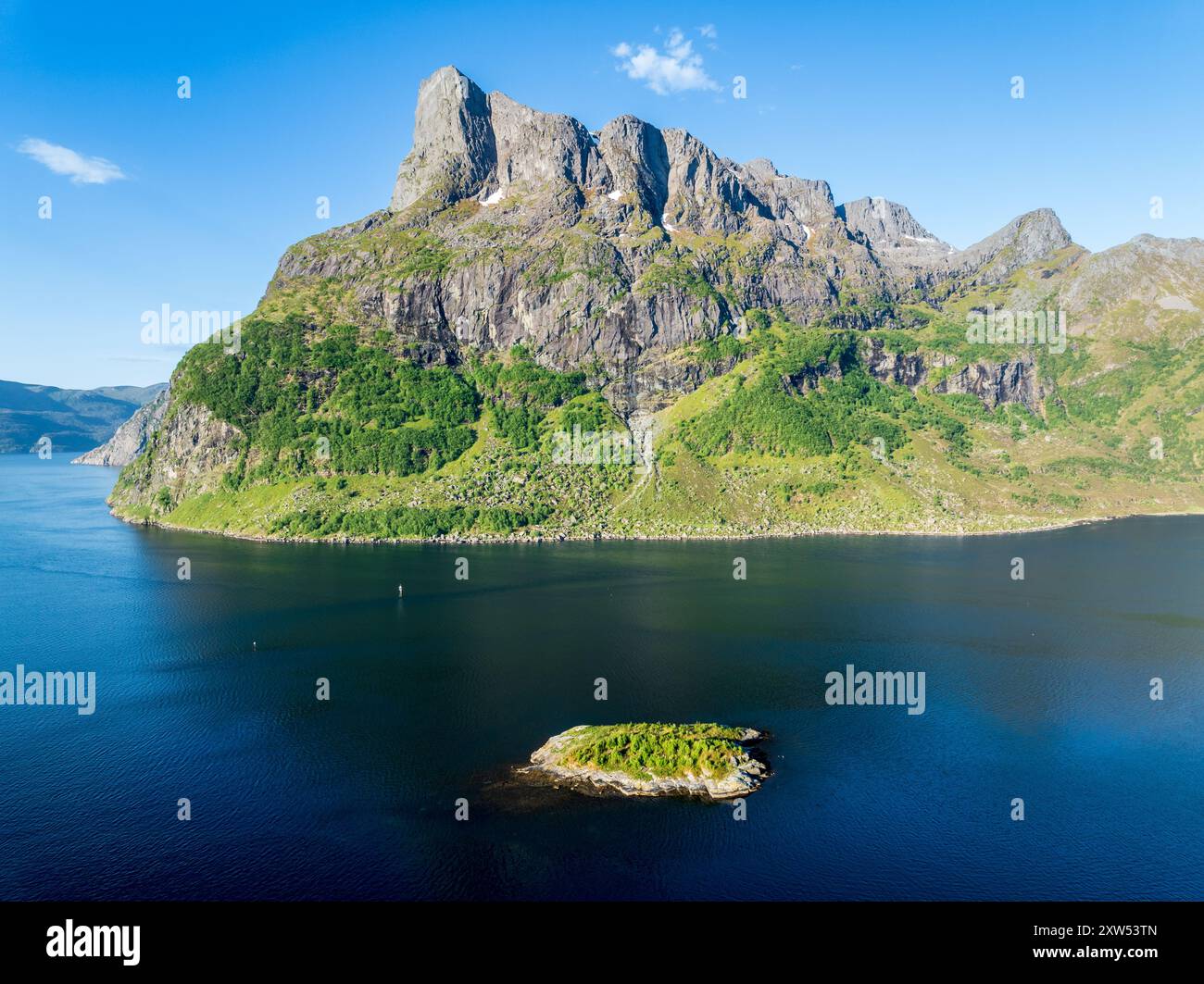 Hornelen Berg, steile Klippen, berühmtes Wanderziel, Bremanger, Norwegen. Stockfoto