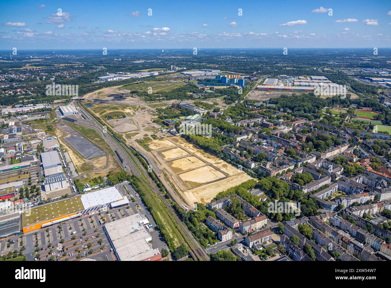 Luftbild, Baufläche Westfalenhütte Gewerbegebiet, Hoesch Areal, hinten Logistikzentrum und thyssenkrupp Steel Europe AG - Werk Dortmund mit dem Hoesch-Museum, Borsigplatz, Dortmund, Ruhrgebiet, Nordrhein-Westfalen, Deutschland ACHTUNGxMINDESTHONORARx60xEURO *** Luftaufnahme, Baustelle Industriegebiet Westfalenhütte, Hoesch Areal, hinter Logistikzentrum und thyssenkrupp Steel Europe AG Werk Dortmund mit dem Hoesch Museum, Borsigplatz, Dortmund, Ruhrgebiet, Nordrhein-Westfalen, Deutschland ATTENTIONxMINDESTHONORARx60xEURO Stockfoto