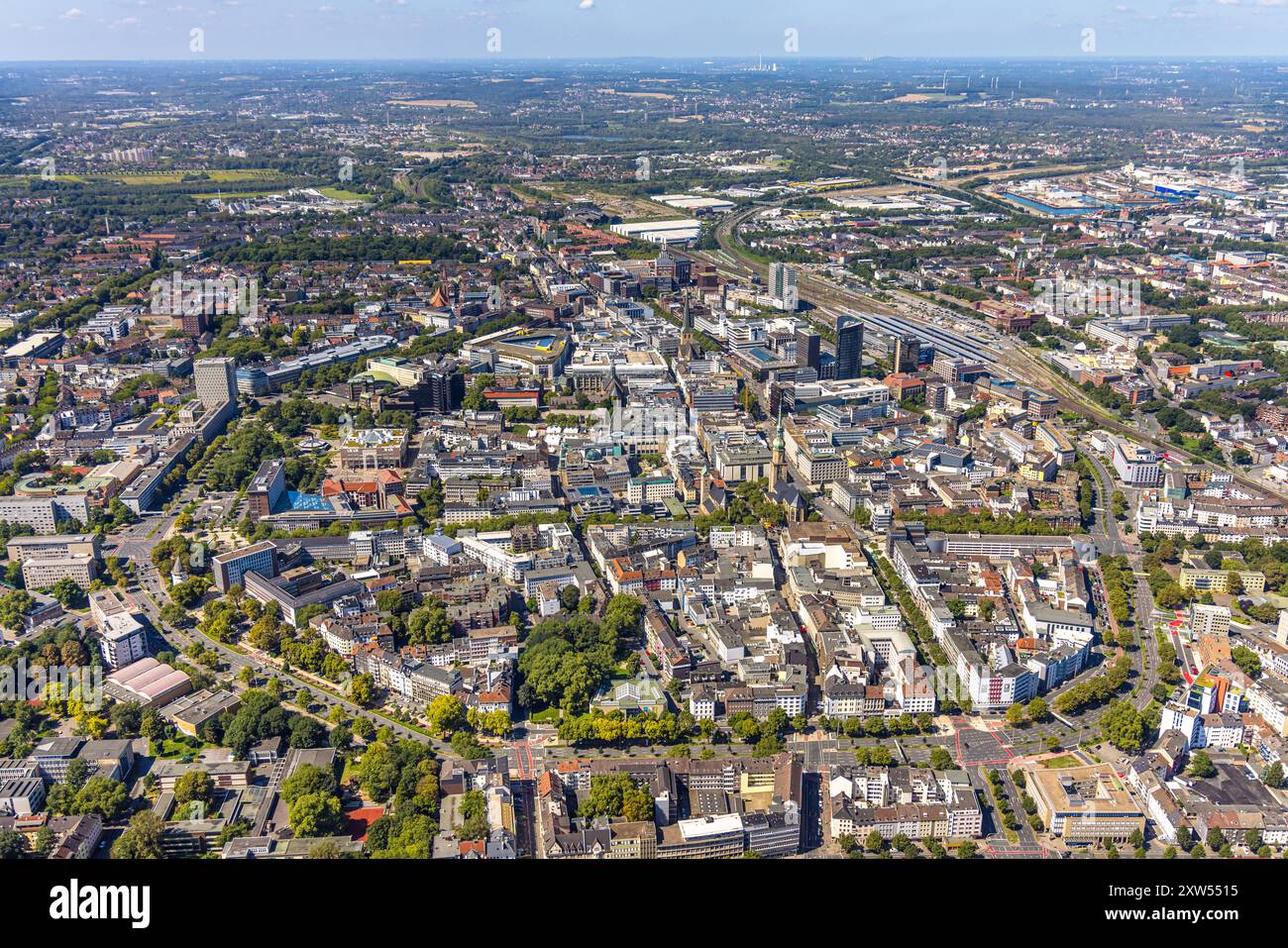 Luftbild, Innenstadt Ansicht mit Wallring Straßen, Hbf Hauptbahnhof und RWE Tower, City, Dortmund, Ruhrgebiet, Nordrhein-Westfalen, Deutschland ACHTUNGxMINDESTHONORARx60xEURO *** Blick aus der Vogelperspektive, Stadtmitte mit Wallringstraßen, Hauptbahnhof und RWE Tower, City, Dortmund, Ruhrgebiet, Nordrhein-Westfalen, Deutschland ATTENTIONxMINDESTHONORARx60xEURO Stockfoto