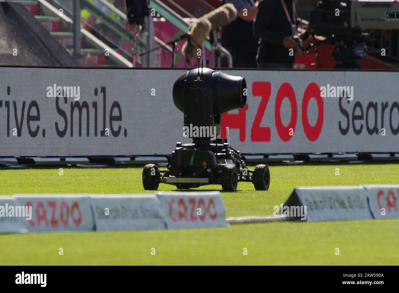 Manchester, England, 10. August 2021. Mobile TV-Kamera filmt das Hundert-Spiel zwischen Manchester Originals und London Spirit in Old Trafford. Quelle: Colin Edwards. Stockfoto
