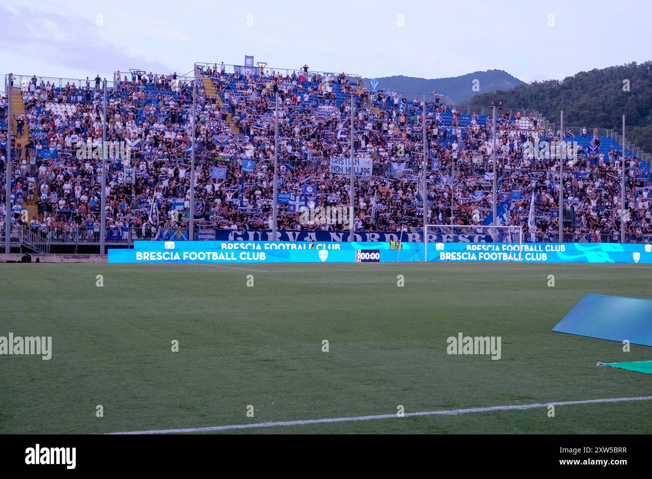 Fans des Brescia Calcio FC während des italienischen Fußballspiels der Serie B zwischen Brescia Calcio FC und Palermo FC bei Mario Rigamo Stockfoto