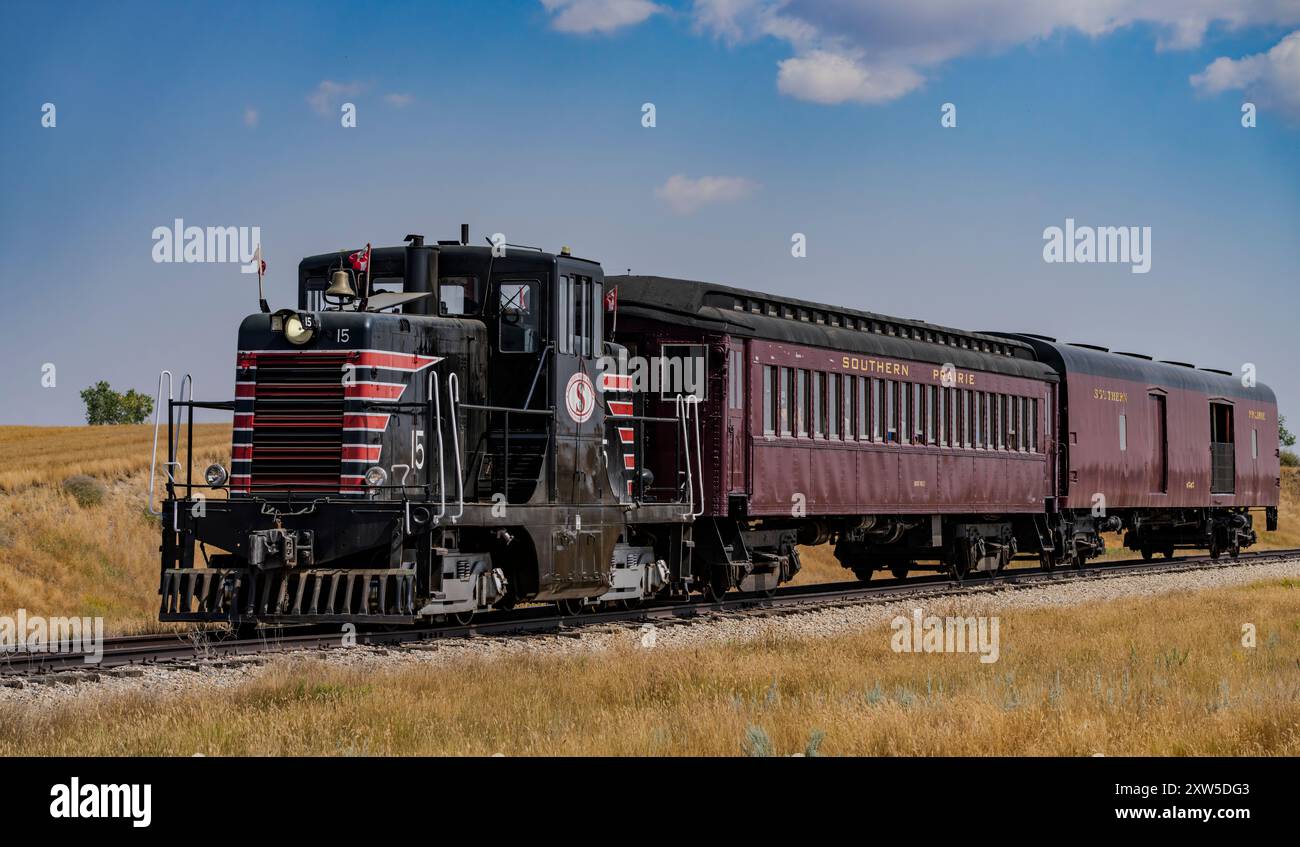 Ein Touristenzug der Southern Prairie Railway in der Nähe von Horizon Saskatchewan. Stockfoto