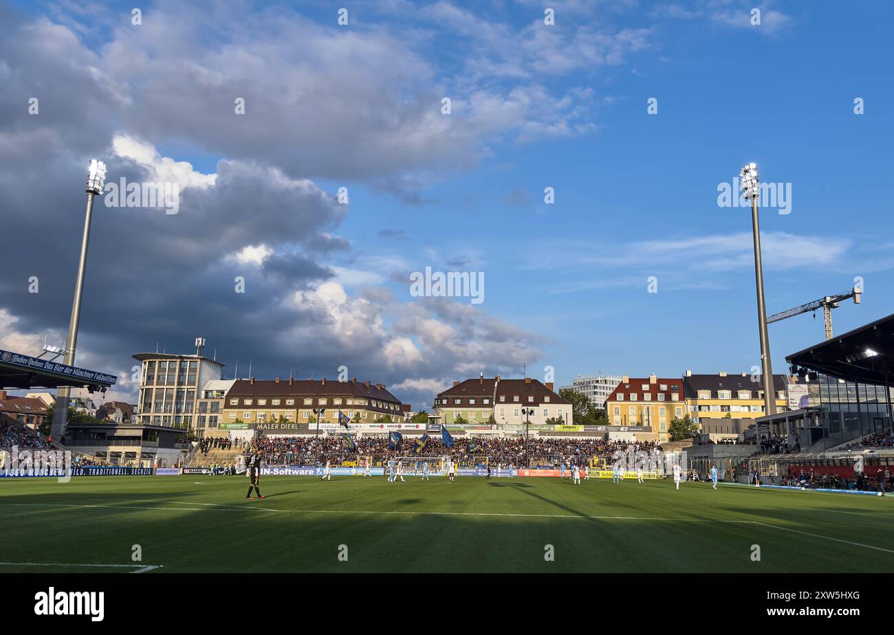 Grünwalder Stadion beim 3.Liga-Spiel TSV 1860 MÜNCHEN - 1. FC SAARBRÜCKEN 0-1 im Stadion an der Grünwalder Straße am 2. August 2024 in München. Saison 2024/2025, 3. Deutsche Fußballliga Fotograf: Peter Schatz Stockfoto