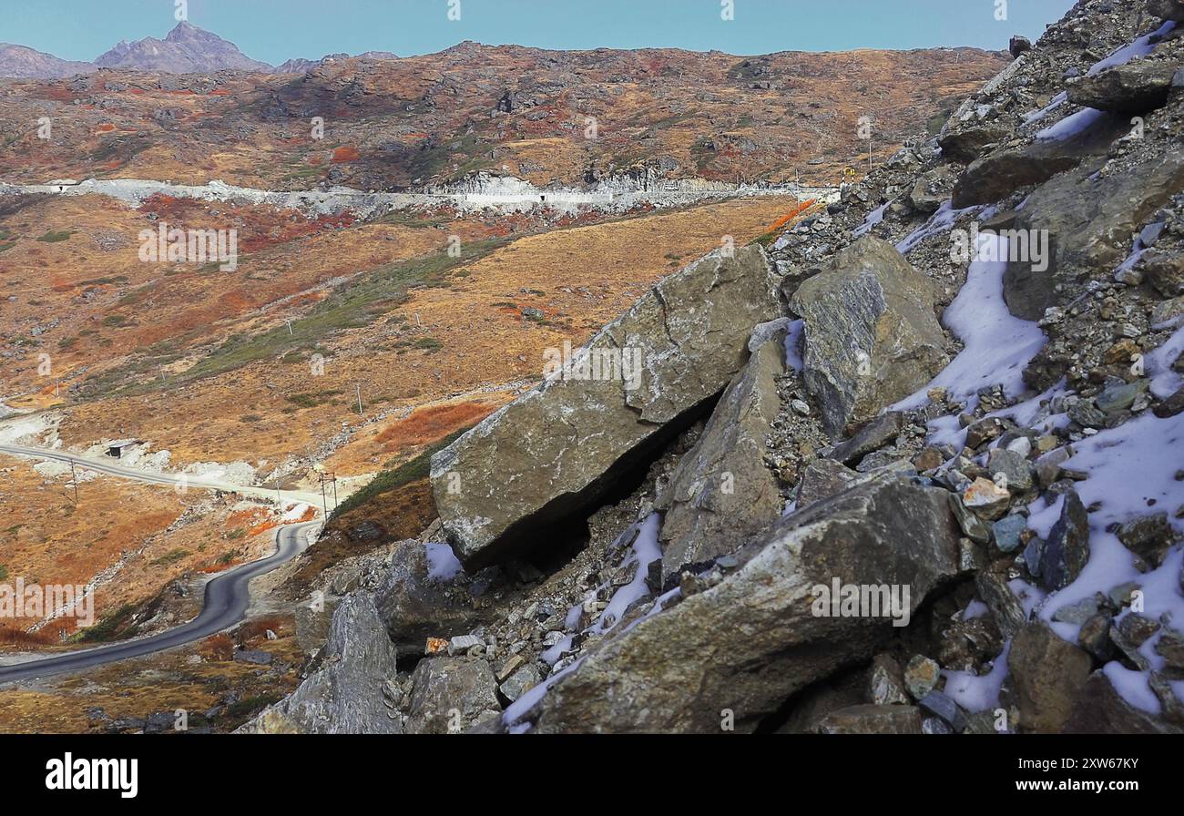 zick Zag Bergstraße und alpines himalaya-Hochland im Osten von sikkim in der Nähe des nathu la Pass nahe der internationalen Grenze zu indien china Stockfoto