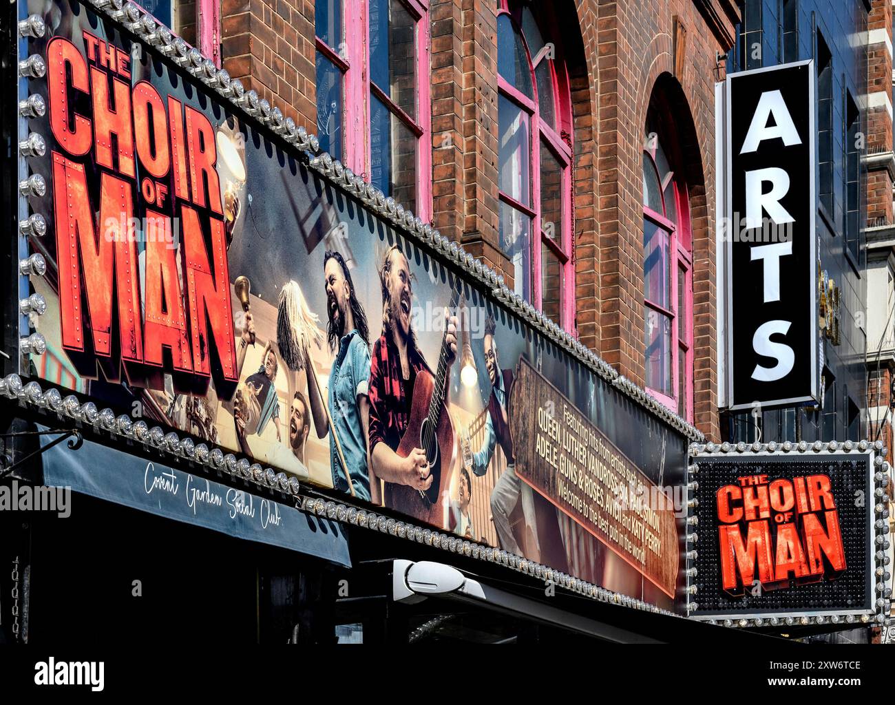 London, Großbritannien. The Choir of man (von NIC Doodson und Andrew Kay) im Arts Theatre, Great Newport Street. August 2024 Stockfoto