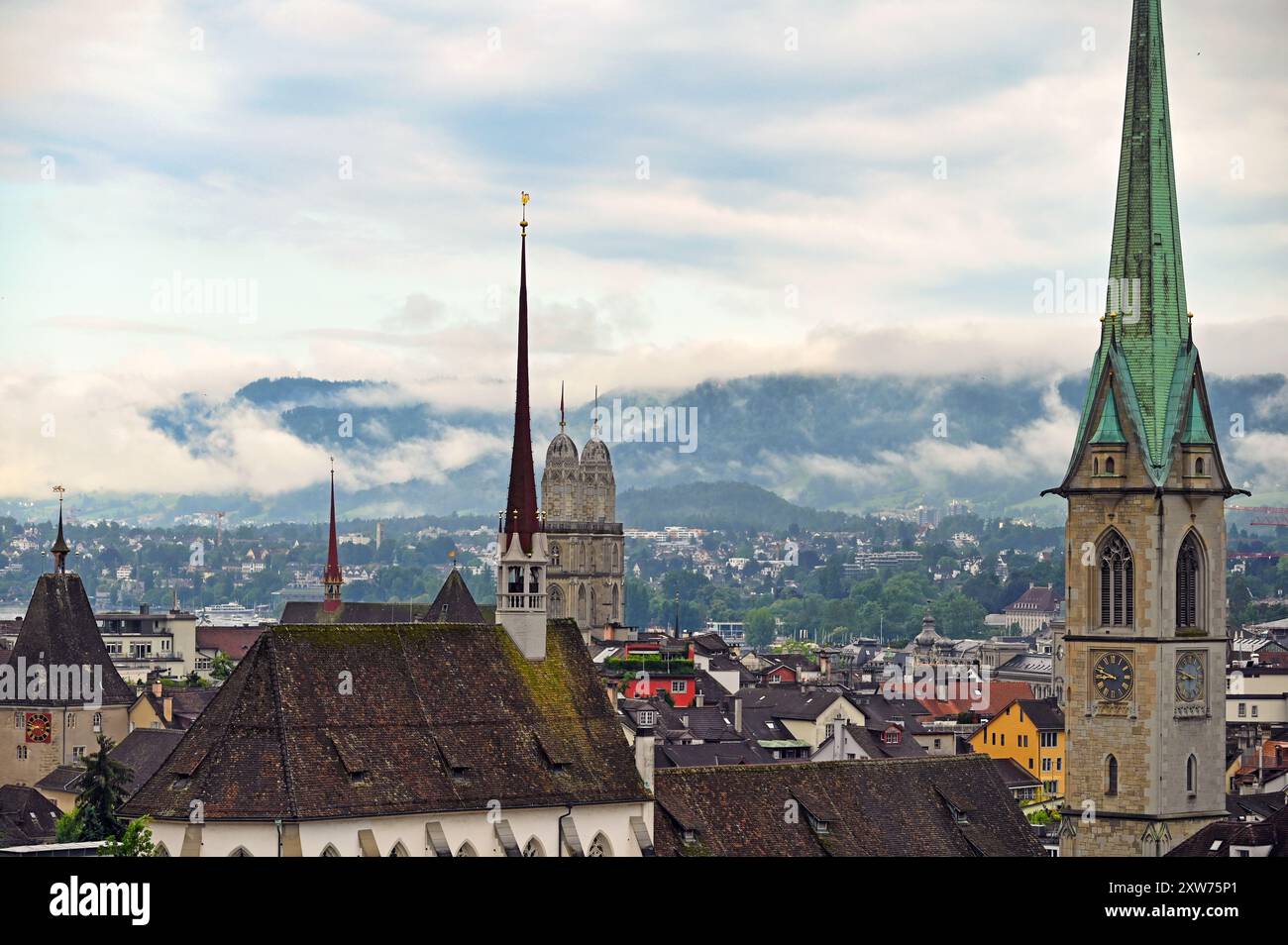 Kirchtürme in der Altstadt von Zürich Schweiz Stockfoto