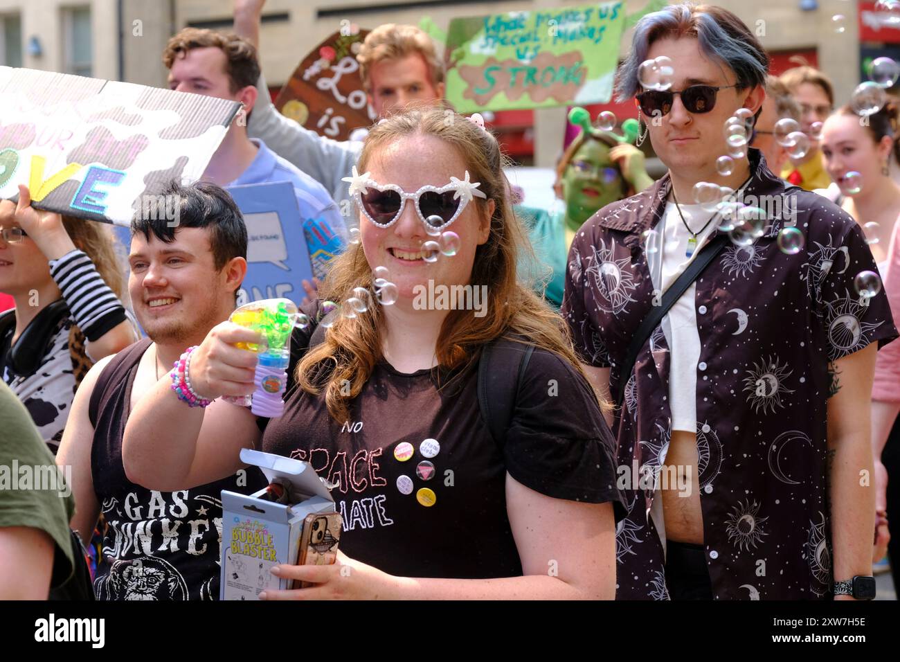 Bath, UK. August 2024. Bath feiert seinen ersten Pride marsch. Organisatoren sagen, dass dies eine Gelegenheit für die LGBTQ-Community ist, ihre Individualität und ihre Fortschritte zu feiern. Quelle: JMF News/Alamy Live News Stockfoto