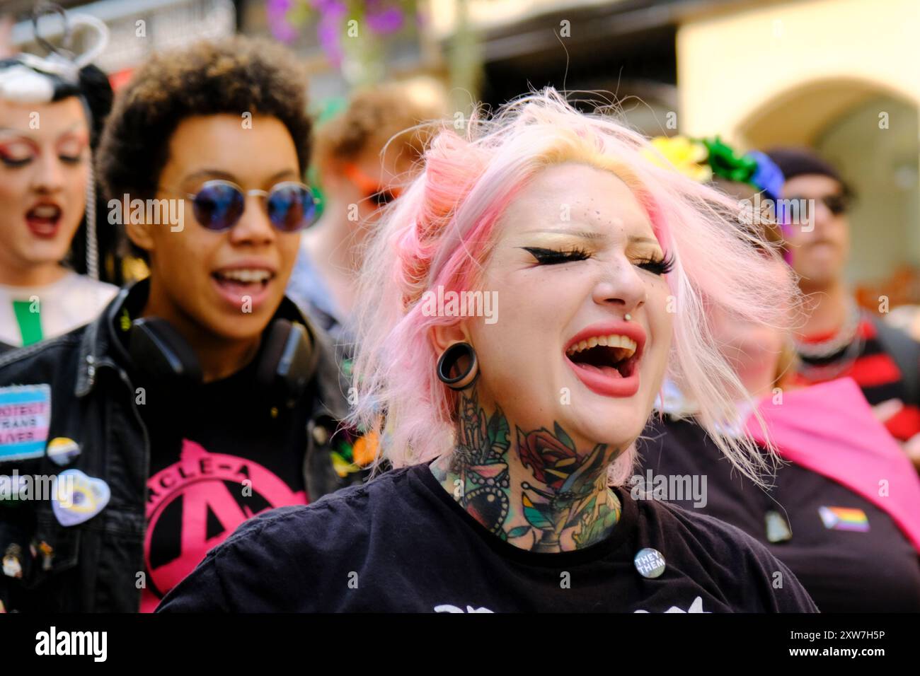 Bath, UK. August 2024. Bath feiert seinen ersten Pride marsch. Organisatoren sagen, dass dies eine Gelegenheit für die LGBTQ-Community ist, ihre Individualität und ihre Fortschritte zu feiern. Quelle: JMF News/Alamy Live News Stockfoto