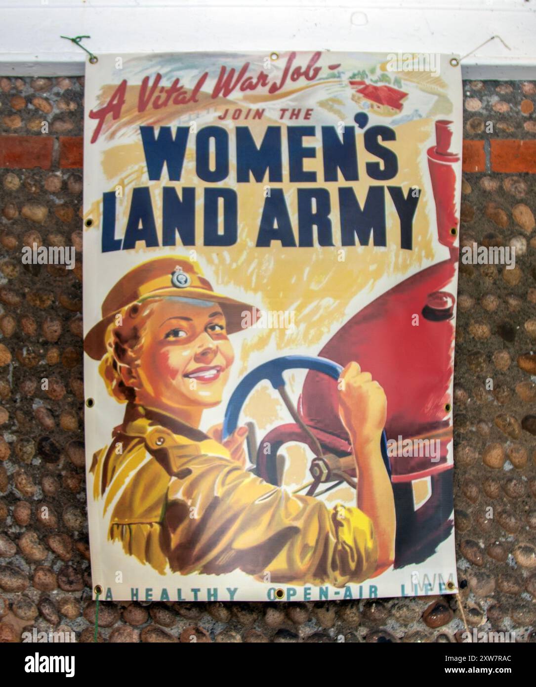 Frauen-Landarmee: Suche nach Propagandaplakaten für den Sieg im Krieg Stockfoto