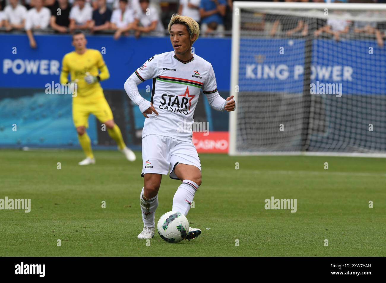 Takahiro Akimoto von OHL wurde während eines Fußballspiels zwischen OH Leuven und Cercle Brugge am Sonntag, den 18. August 2024 in Leuven, am vierten Tag der Saison 2024-2025 der ersten Liga der „Jupiler Pro League“ der belgischen Meisterschaft, in Aktion dargestellt. BELGA FOTO JILL DELSAUX Stockfoto