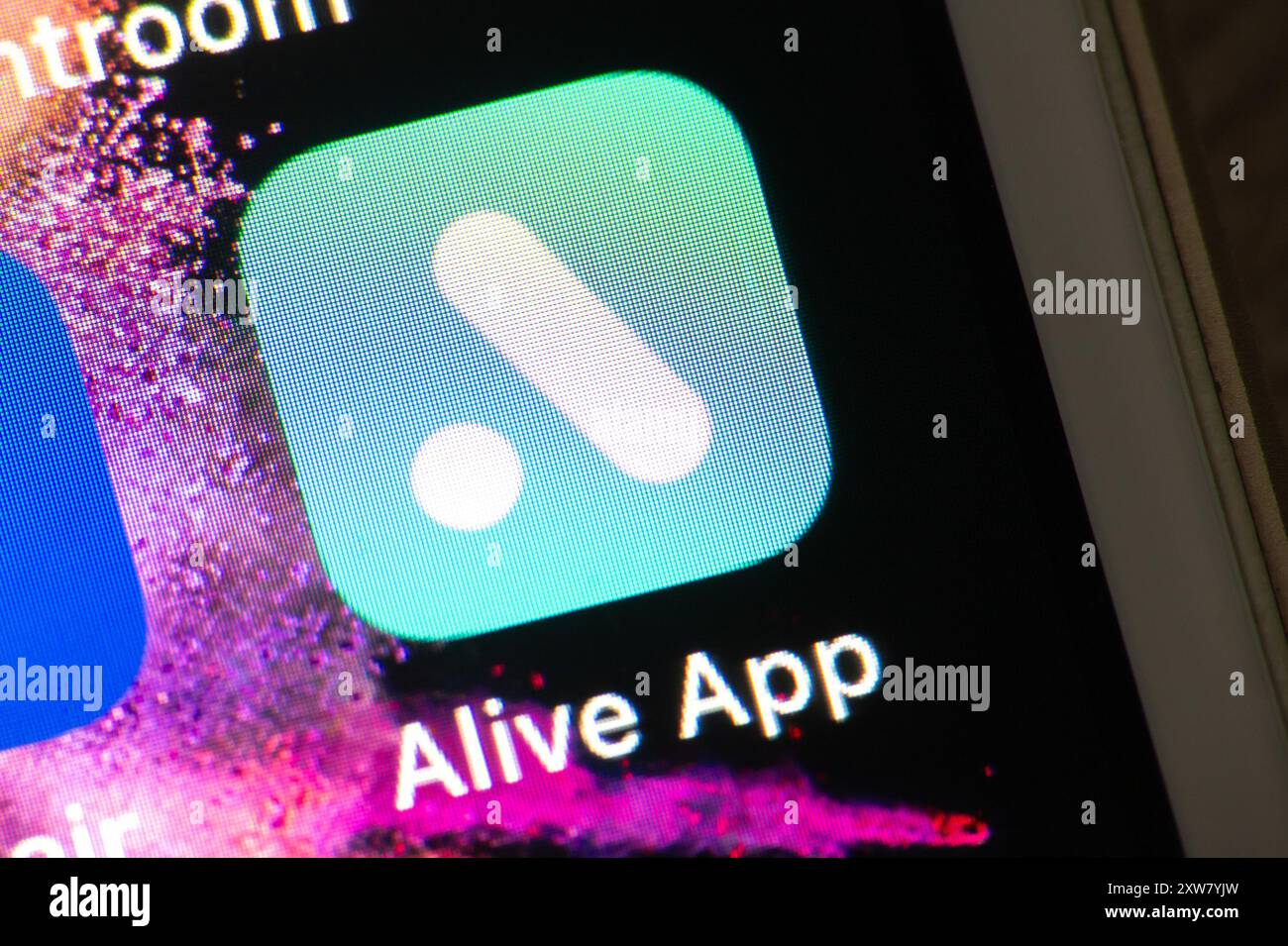 OSTRAVA, TSCHECHIEN – 27. JULI 2024: Alive App auf iOS-Gerät für Benutzer von ISIC- und ITIC-Karten installiert Stockfoto