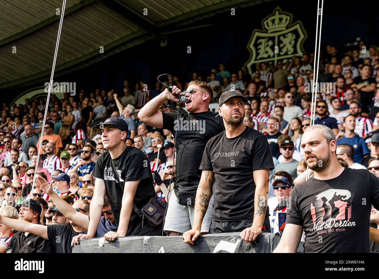 TILBURG, 18-08-2024. Stadion Koning Willem II. Eredivisie voetbal, Season Divisie, 2024-2025. Willem II - Fahren Sie weiter mit Eagles. Willem II Fans auf den Tribünen Stockfoto